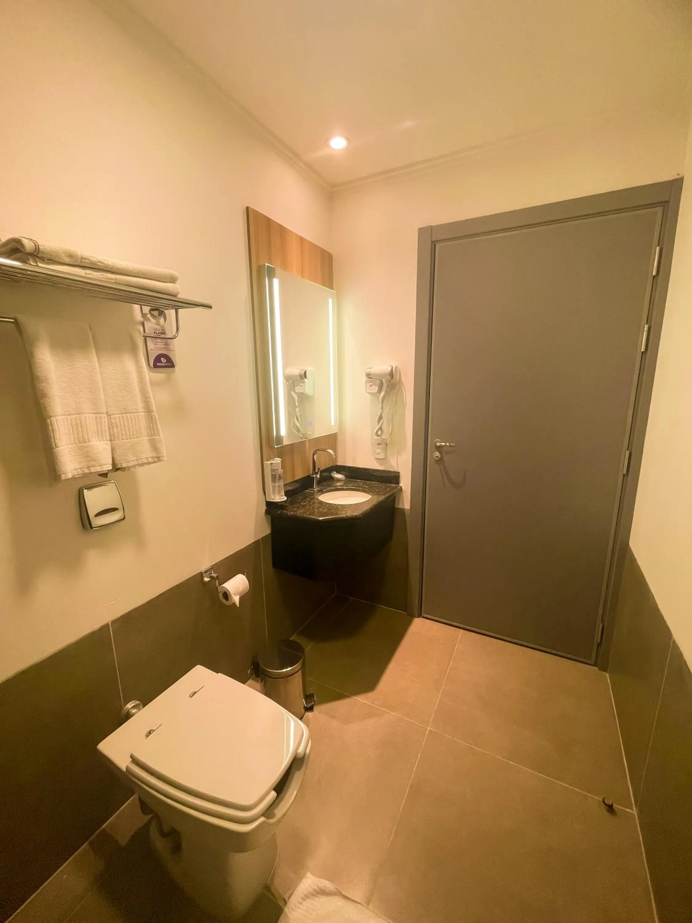 Bedroom in Delcas Hotel