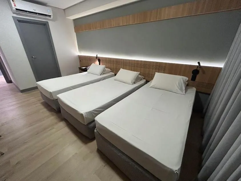 Bedroom, Bed in Delcas Hotel