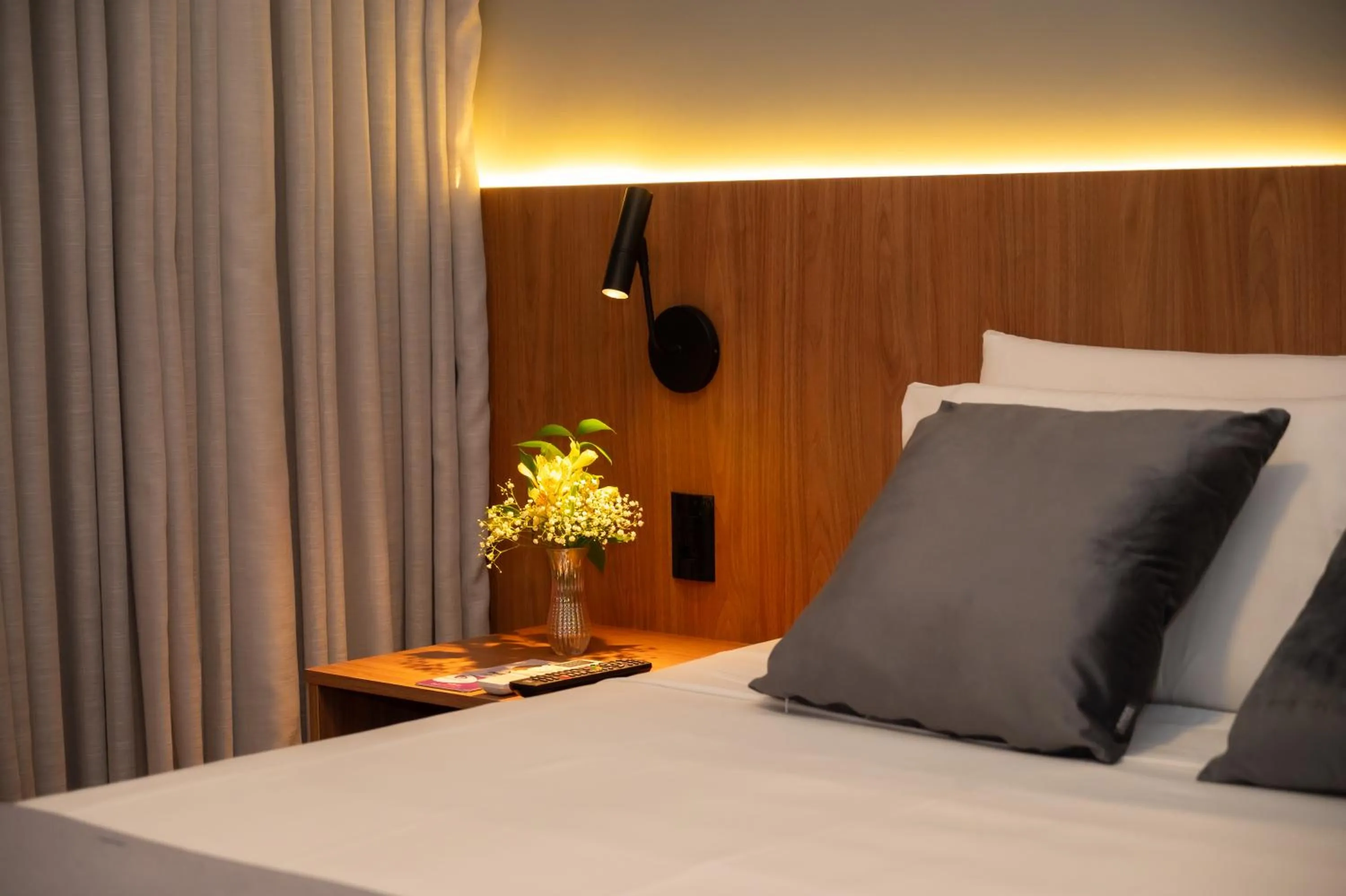 Bedroom, Bed in Delcas Hotel