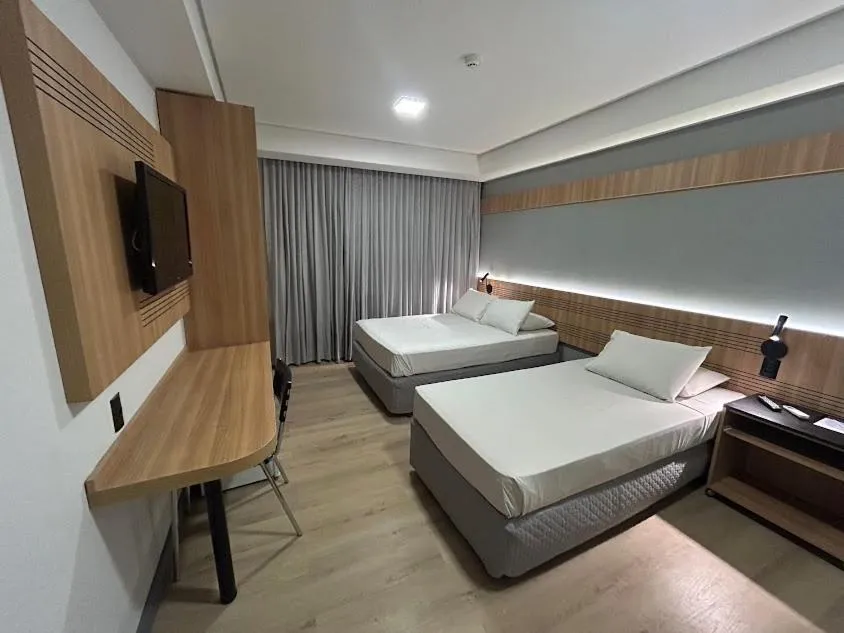 Bedroom, Bed in Delcas Hotel