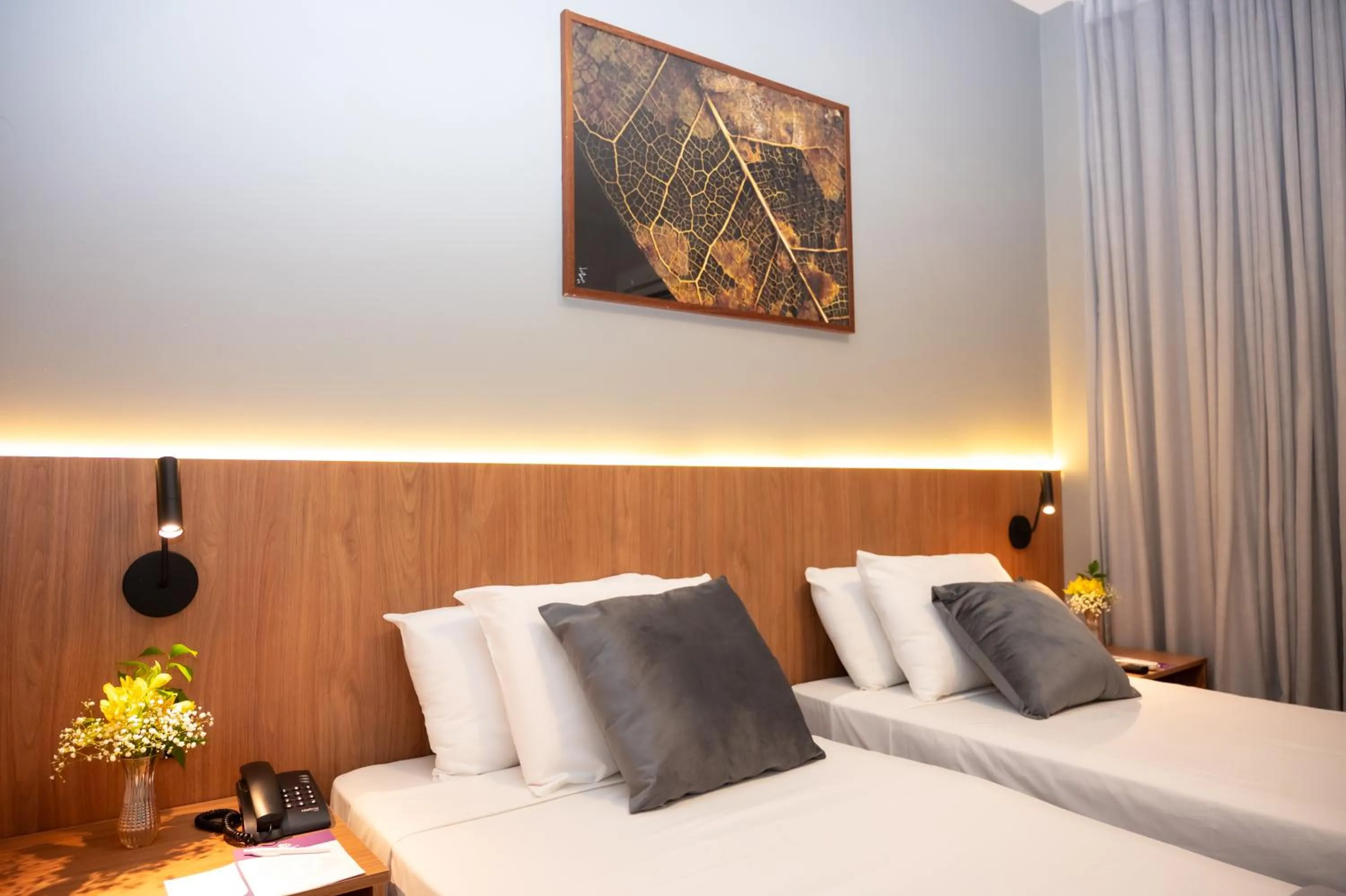 Bedroom, Bed in Delcas Hotel