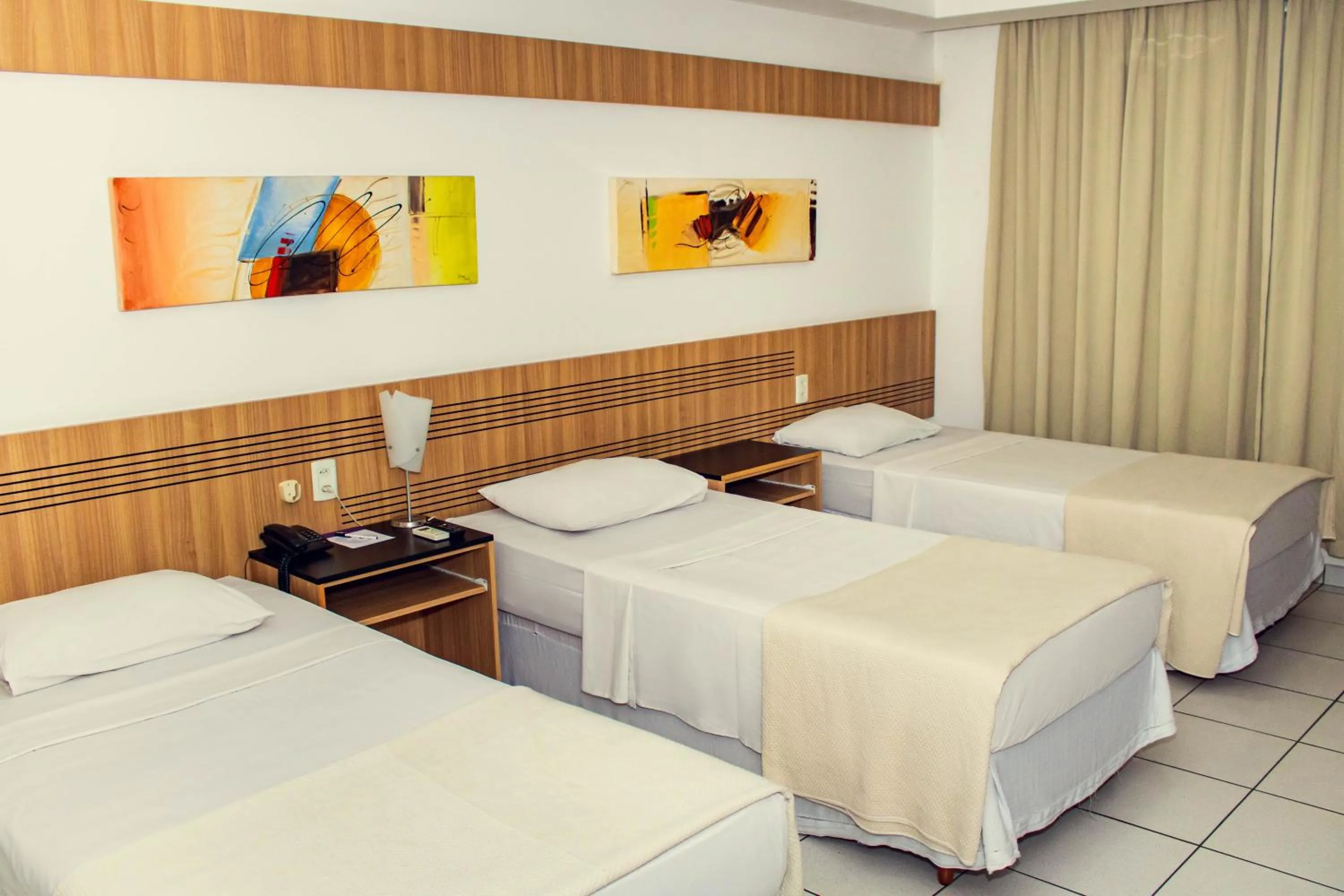 Bedroom, Bed in Delcas Hotel