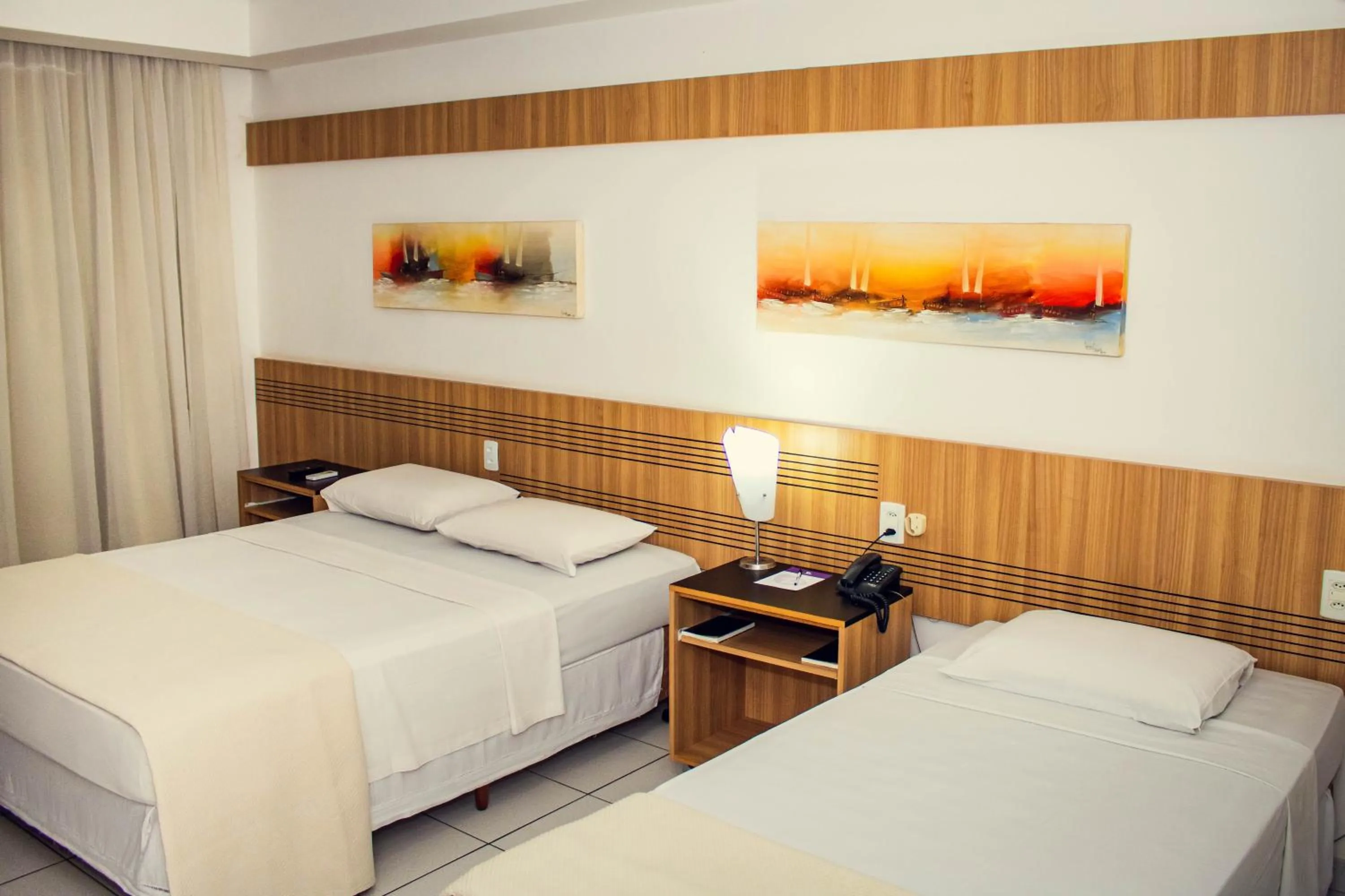 Bedroom, Bed in Delcas Hotel