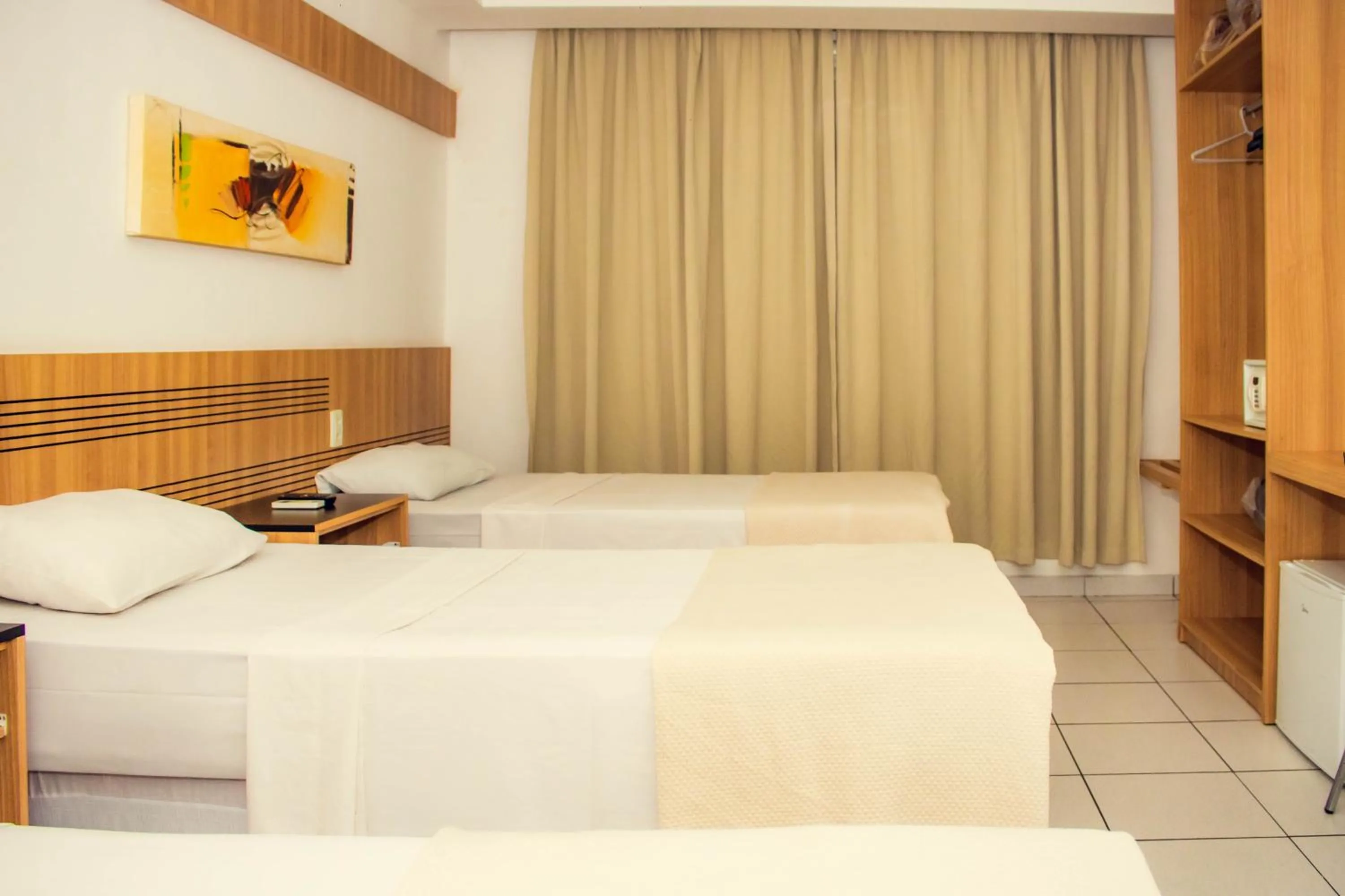 Bedroom, Bed in Delcas Hotel