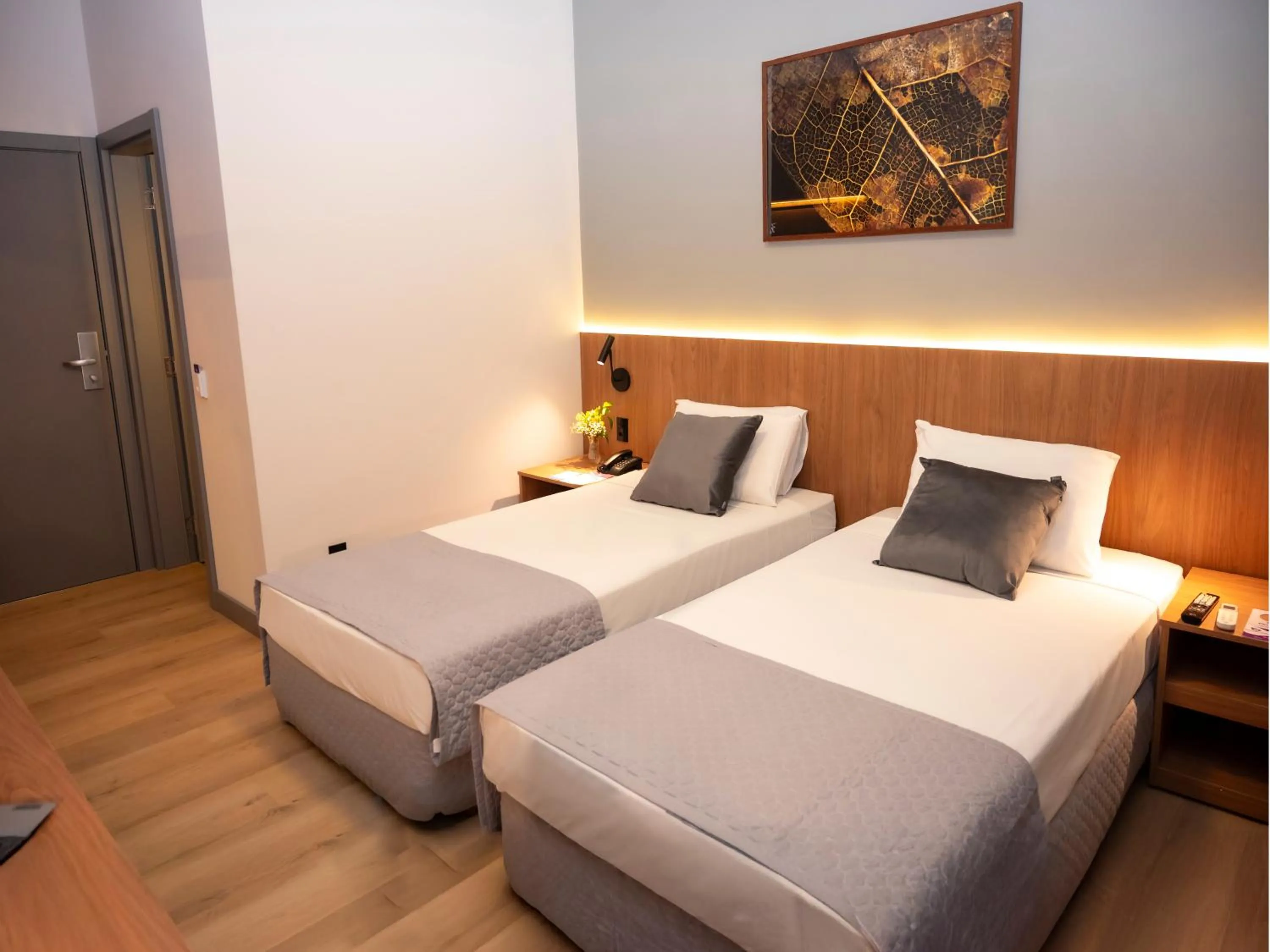 Bedroom, Bed in Delcas Hotel