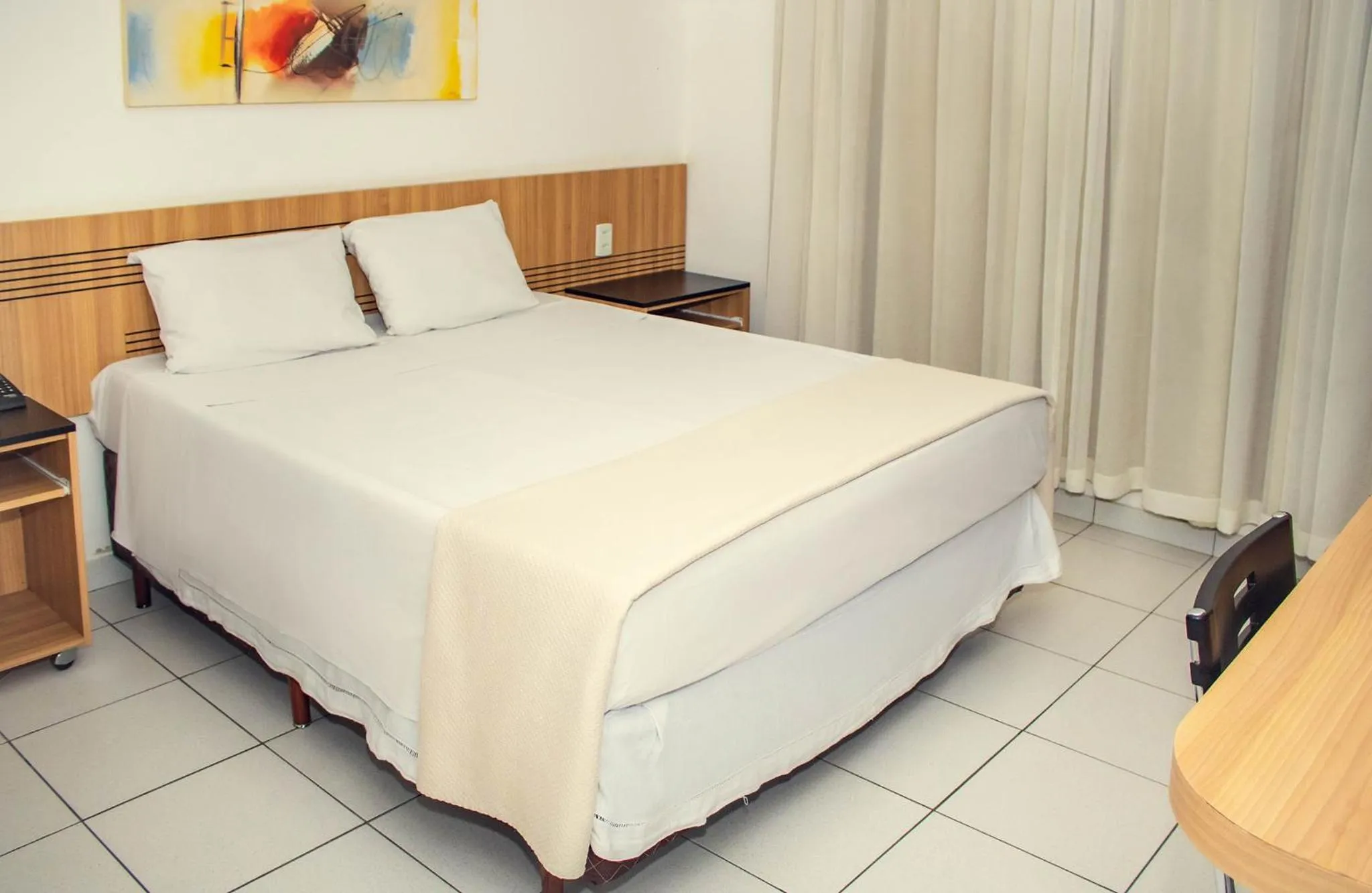 Bedroom, Bed in Delcas Hotel