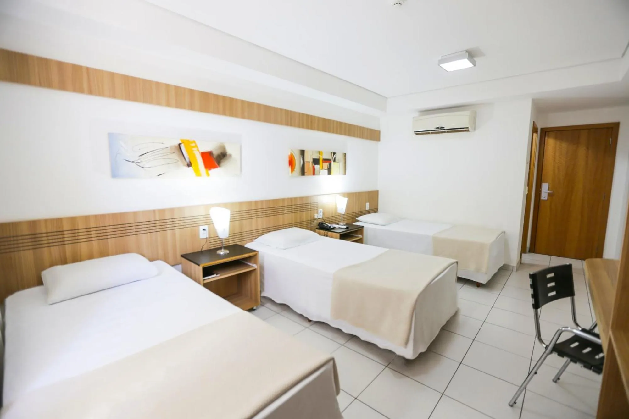 Bedroom, Bed in Delcas Hotel