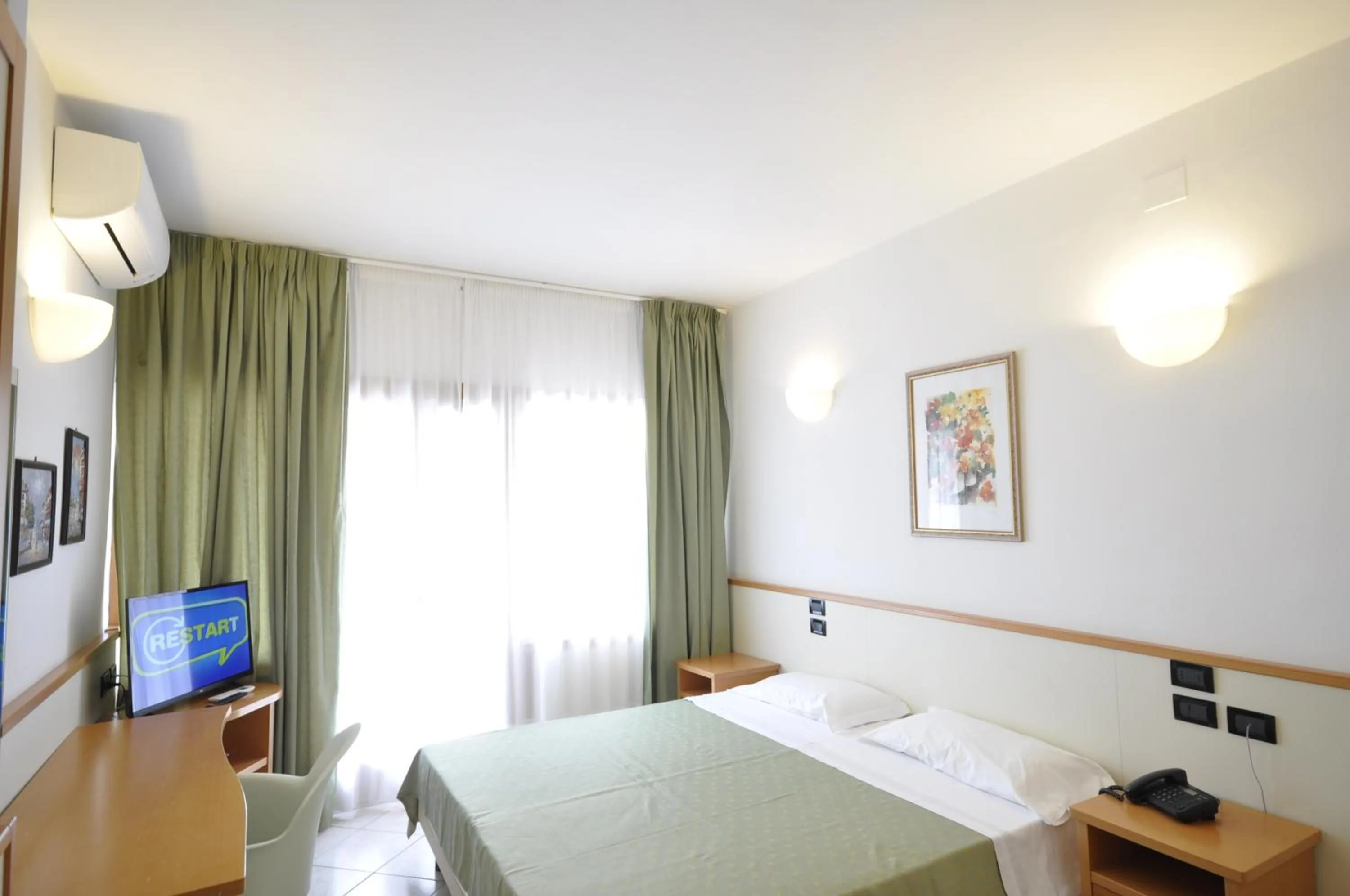 Communal lounge/ TV room in Hotel degli Ulivi