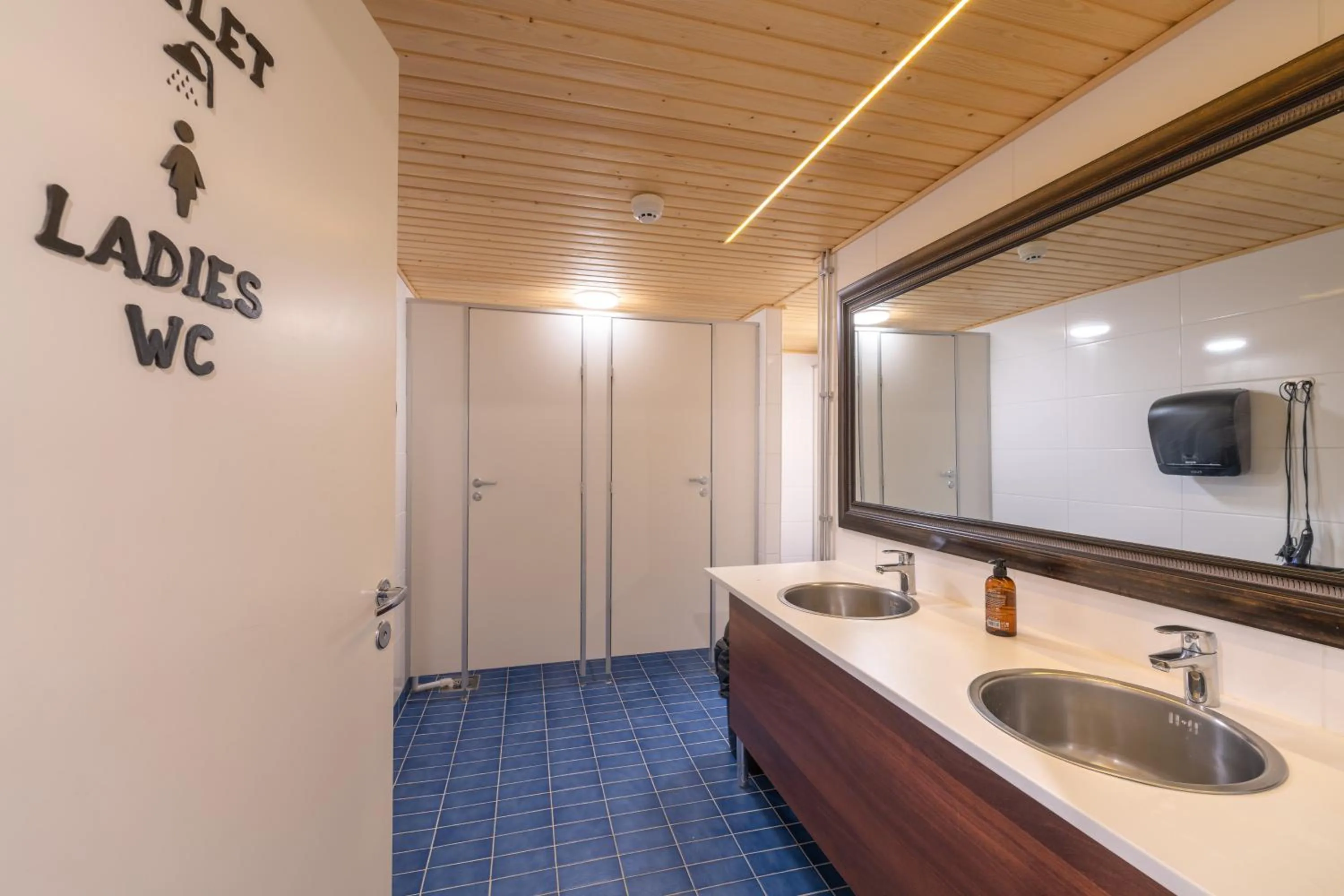 Bathroom in Kuukkeli Saariselkä Inn