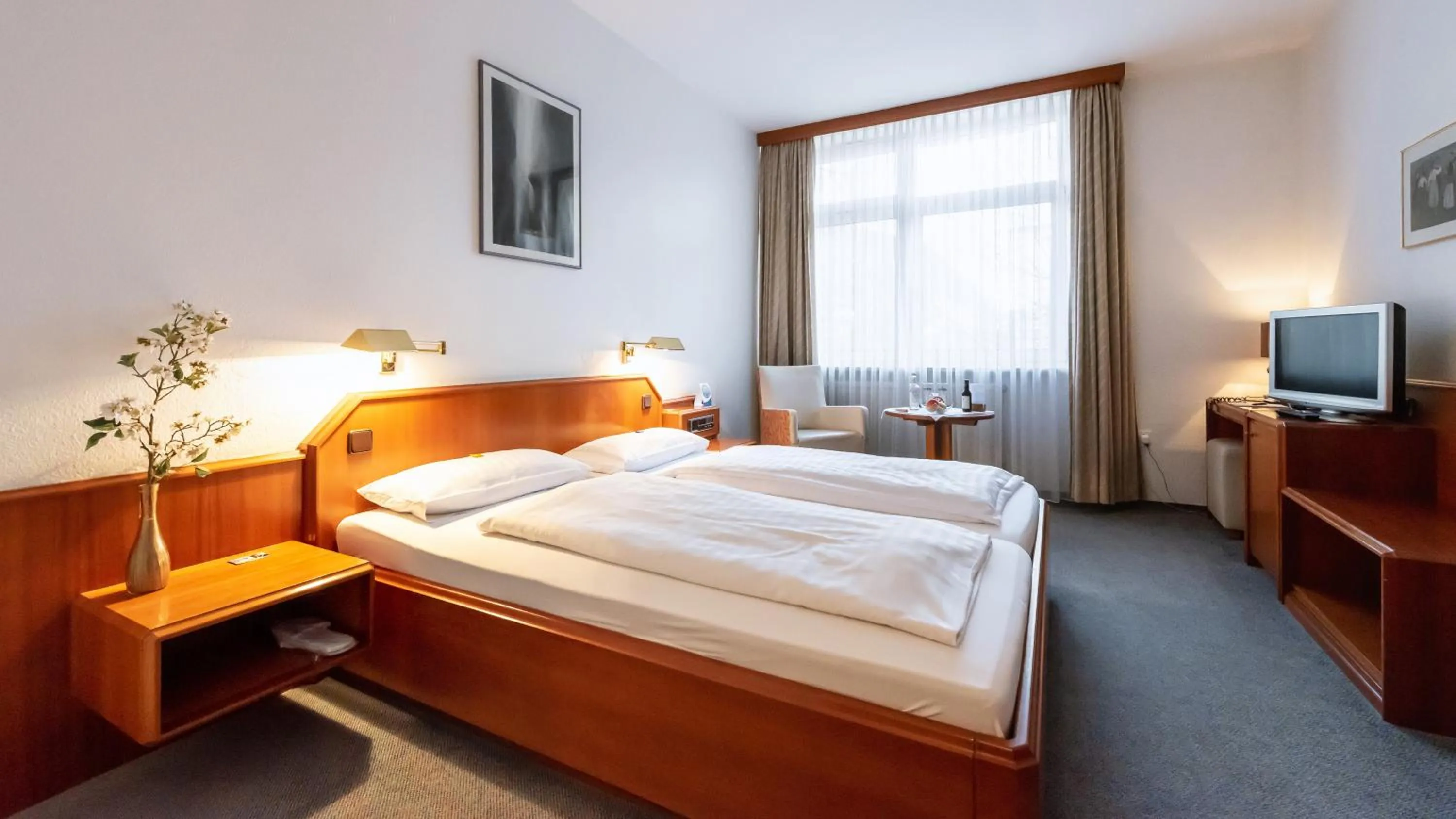 Photo of the whole room, Bed in Hotel Am Stadtpark