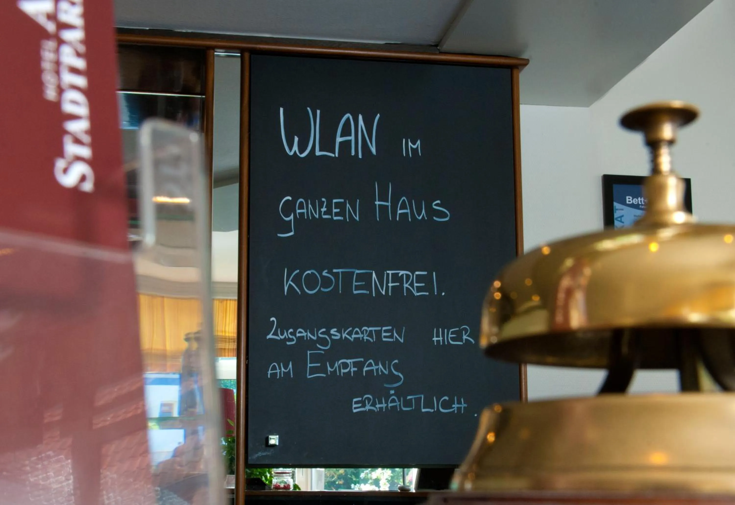 TV and multimedia in Hotel Am Stadtpark