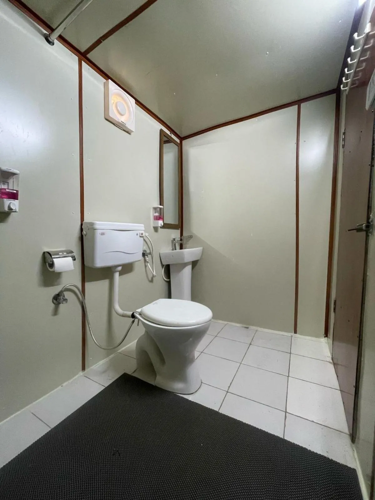 Toilet in Room on the Roof, Viraatkhai-Chakrata, By Himalayan Eco Lodges