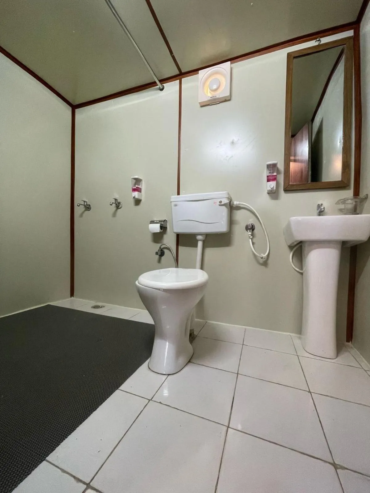 Toilet in Room on the Roof, Viraatkhai-Chakrata, By Himalayan Eco Lodges