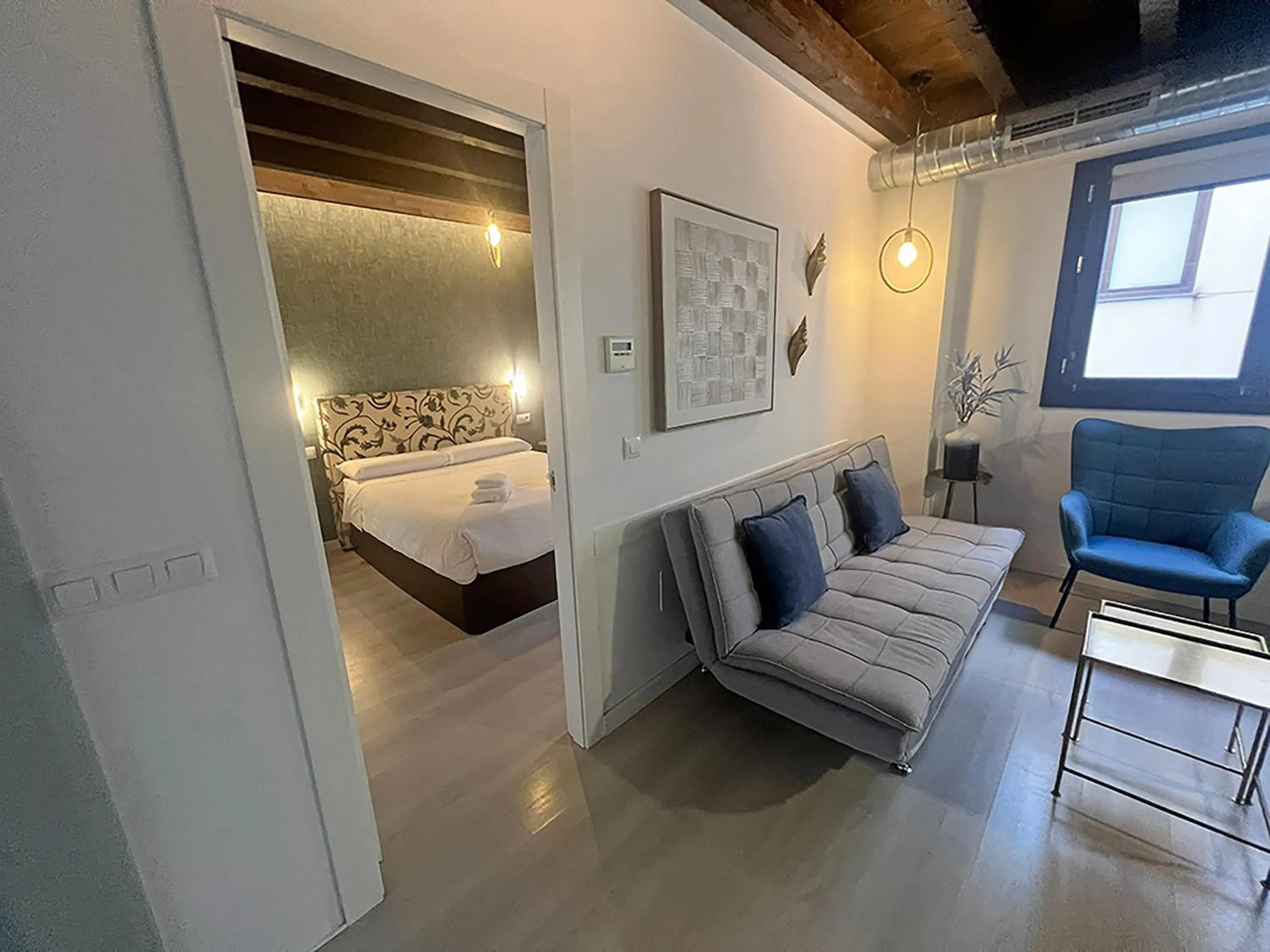 Living room, Bed in Apartamentos Real Suites Realejo 3000