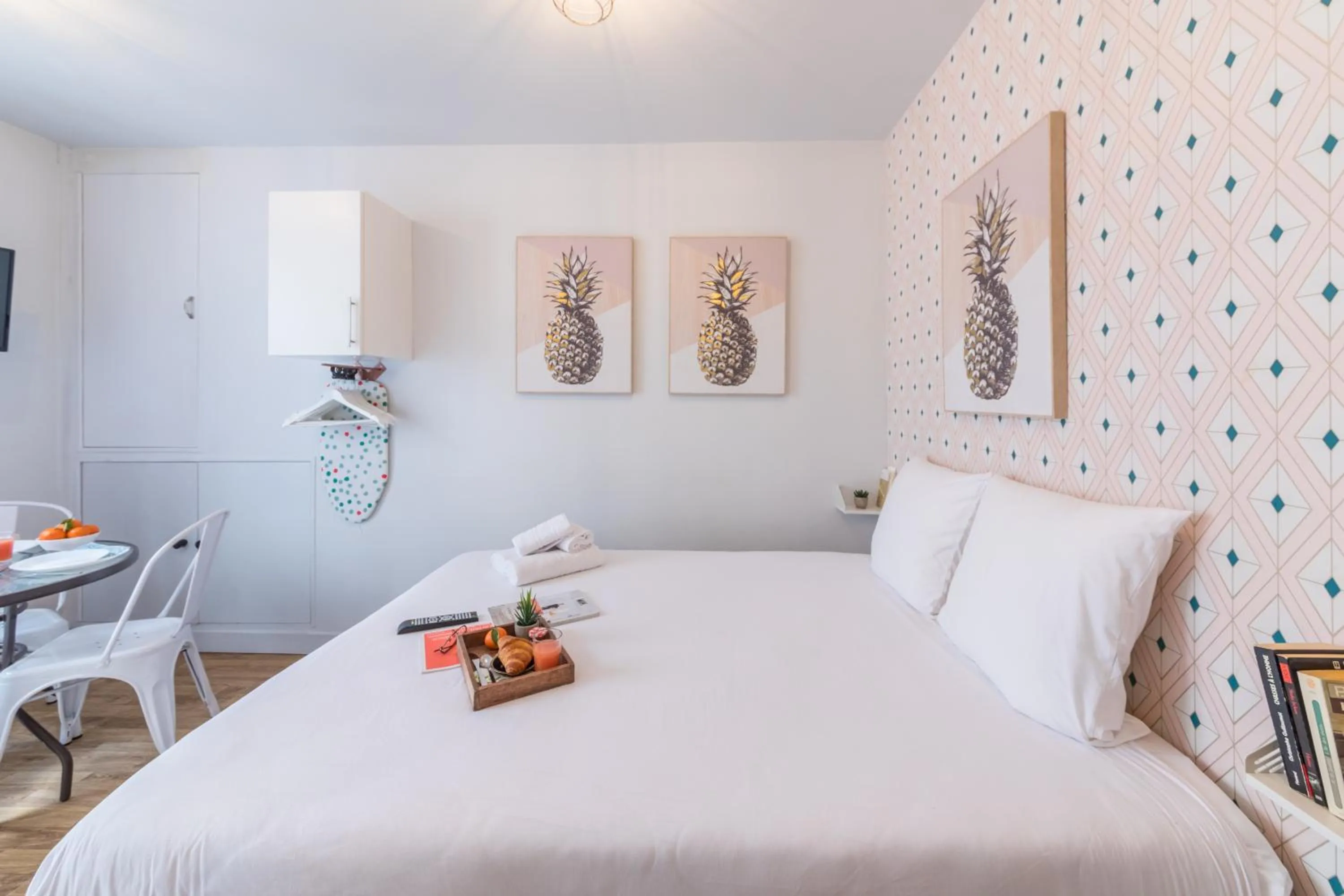 Photo of the whole room, Bed in WS Opéra - Galeries Lafayette