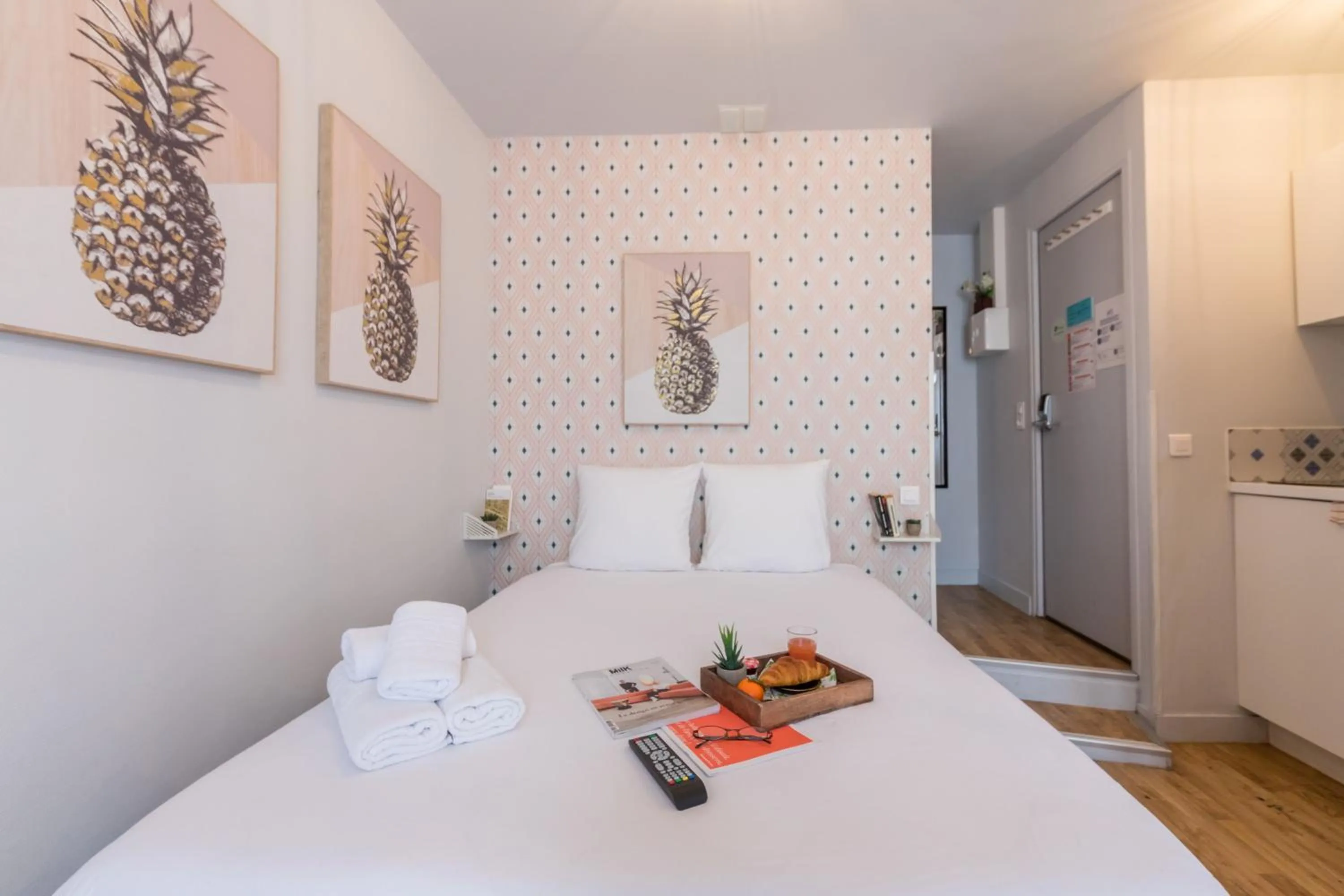 Photo of the whole room, Bed in WS Opéra - Galeries Lafayette