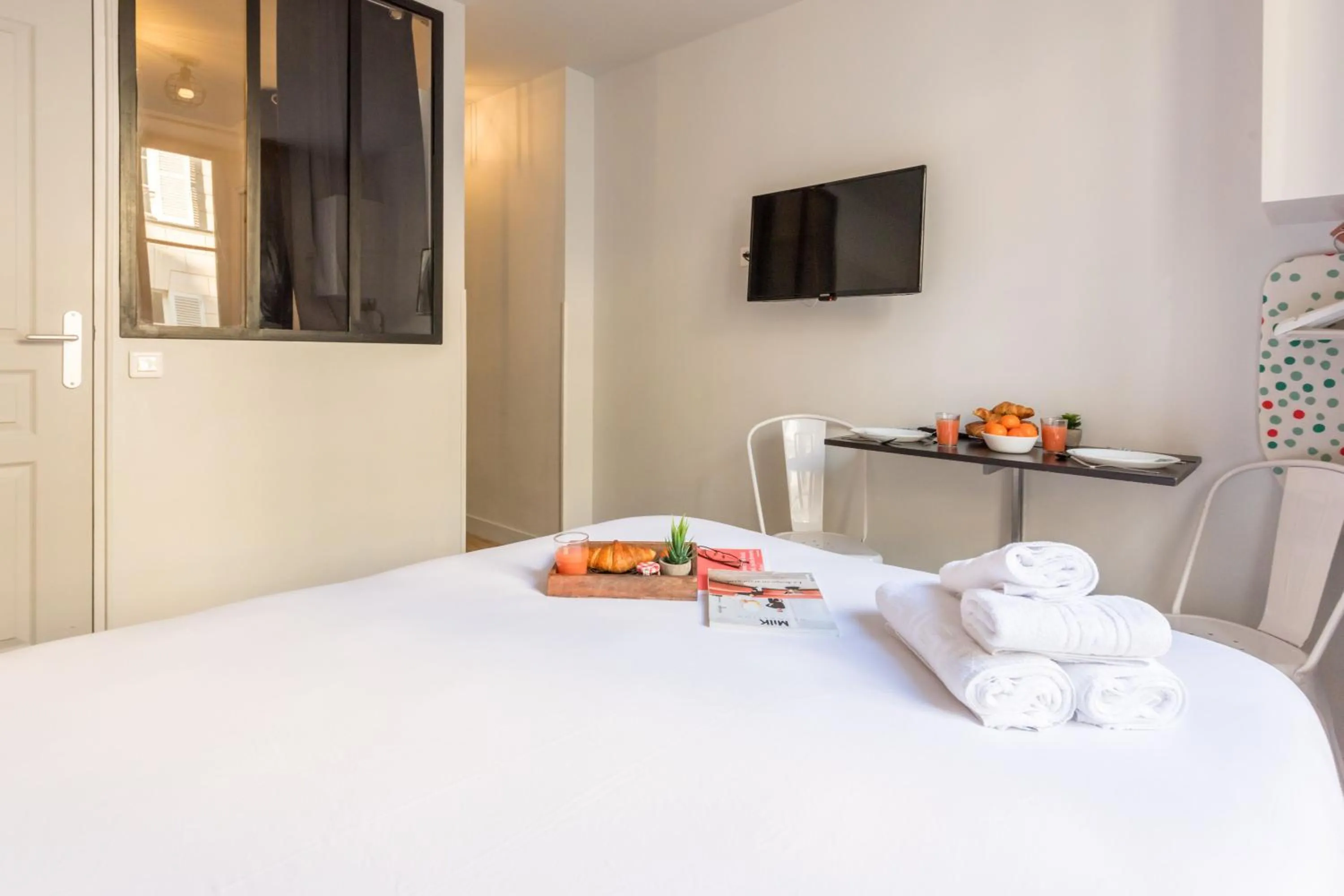 Bedroom, Bed in WS Opéra - Galeries Lafayette