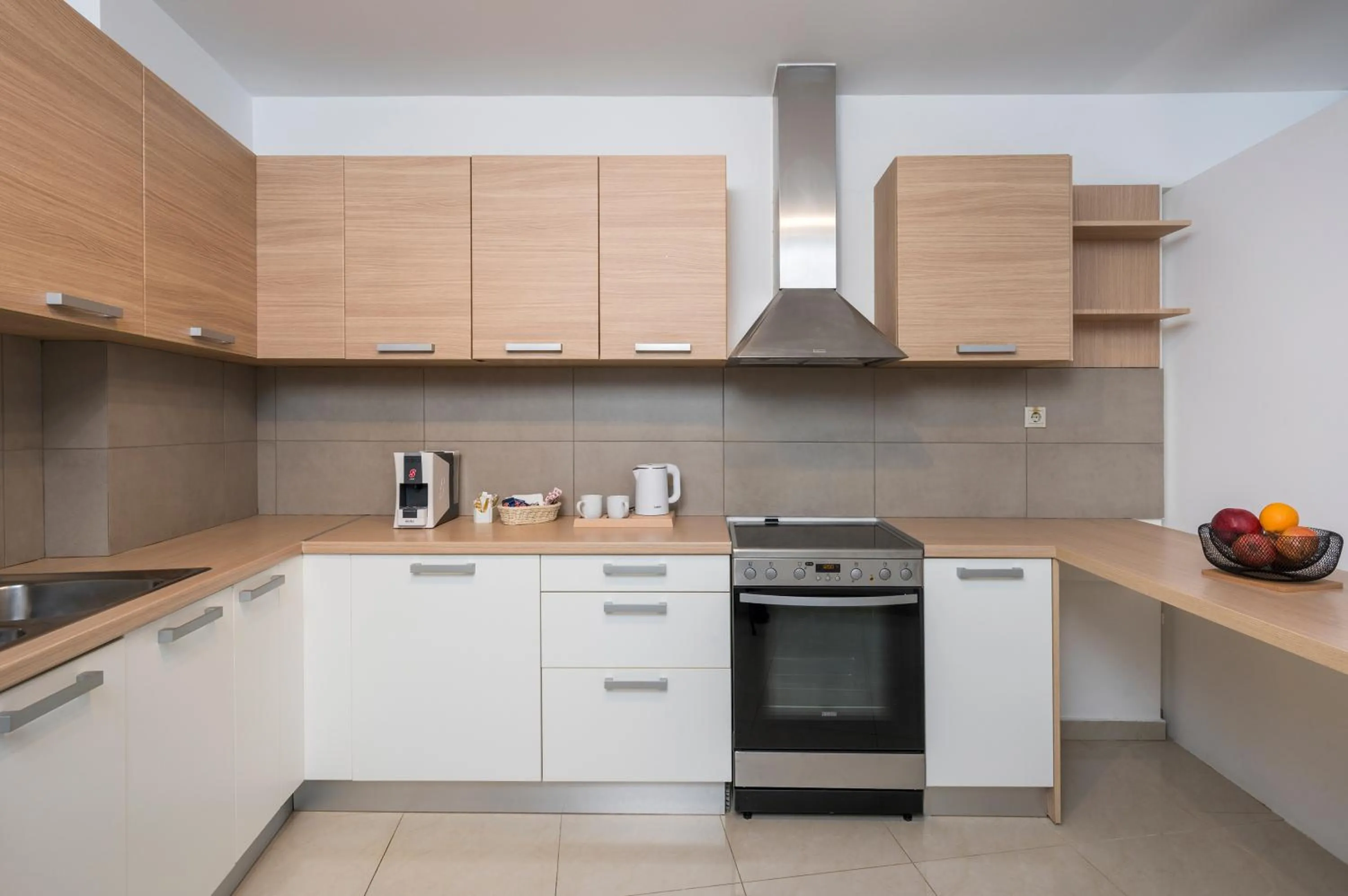 Coffee/tea facilities in Trianon Luxury Apartments & Suites