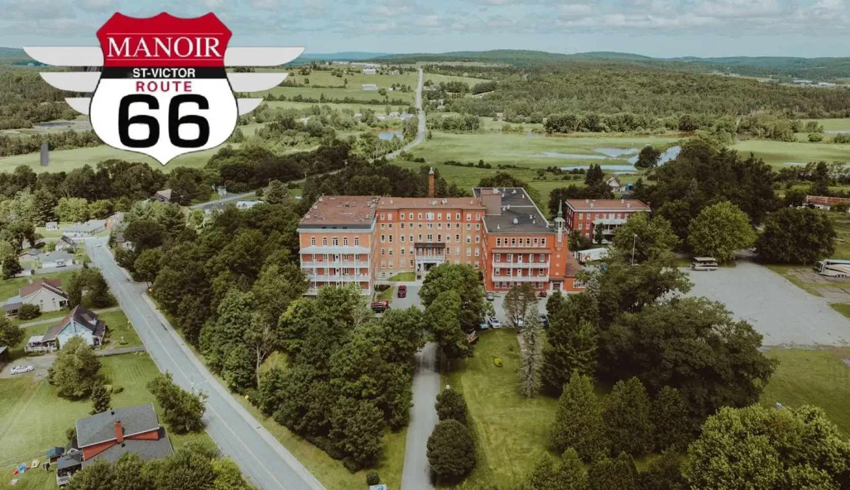 King Suite with Sofa Bed - Disability Access (Québec) in Hotel Historique et Manoir Route 66 King Suite with Sofa Bed - Disability Access (Québec) in Hotel Historique et Manoir Route 66