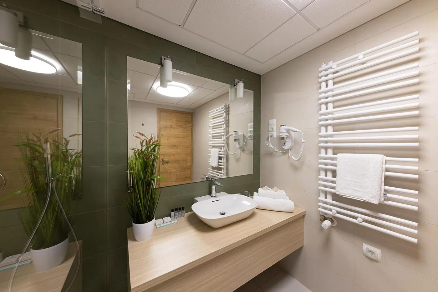 Shower in Nádas Tó Park Hotel