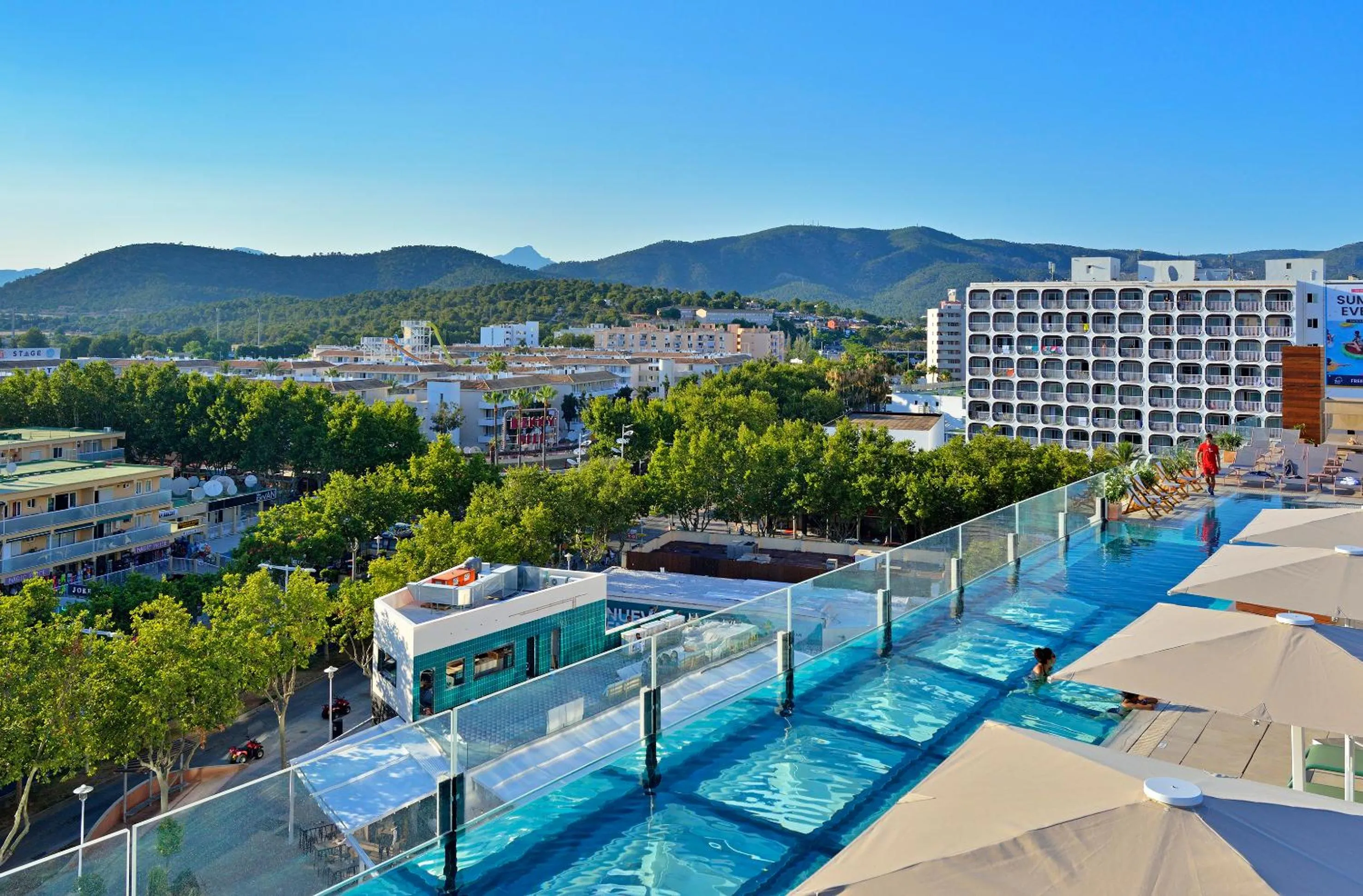 Lounge or bar in INNSiDE by Meliá Calviá Beach