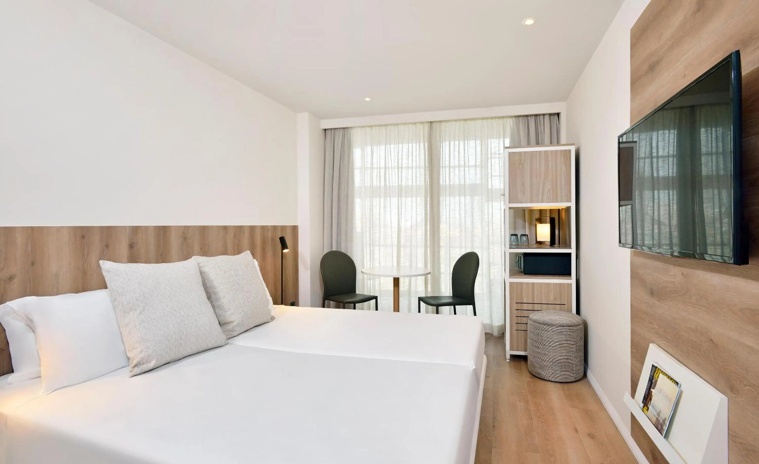 Bedroom, Bed in INNSiDE by Meliá Calviá Beach
