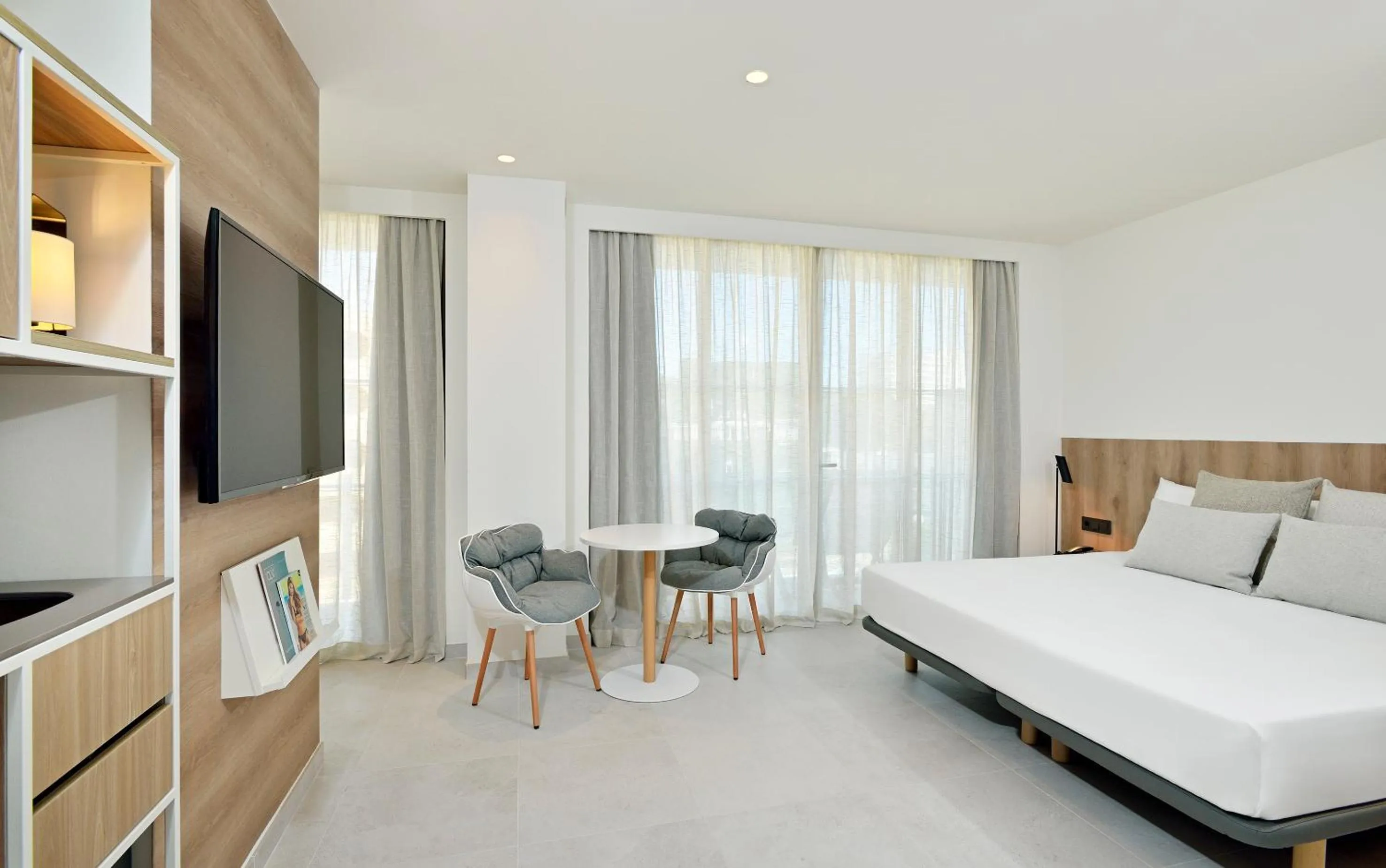 Bedroom, Bed in INNSiDE by Meliá Calviá Beach