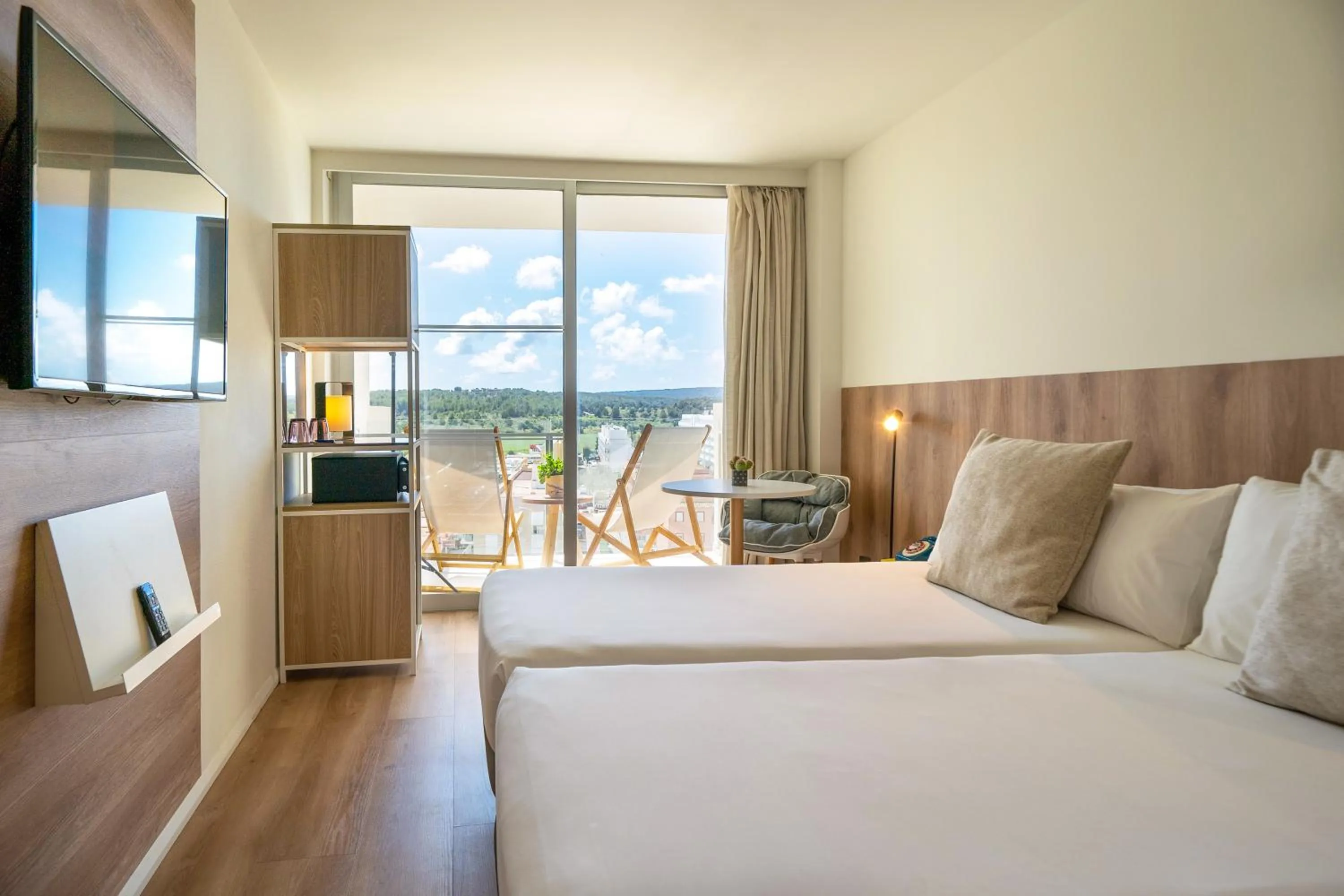 Bed in INNSiDE by Meliá Calviá Beach