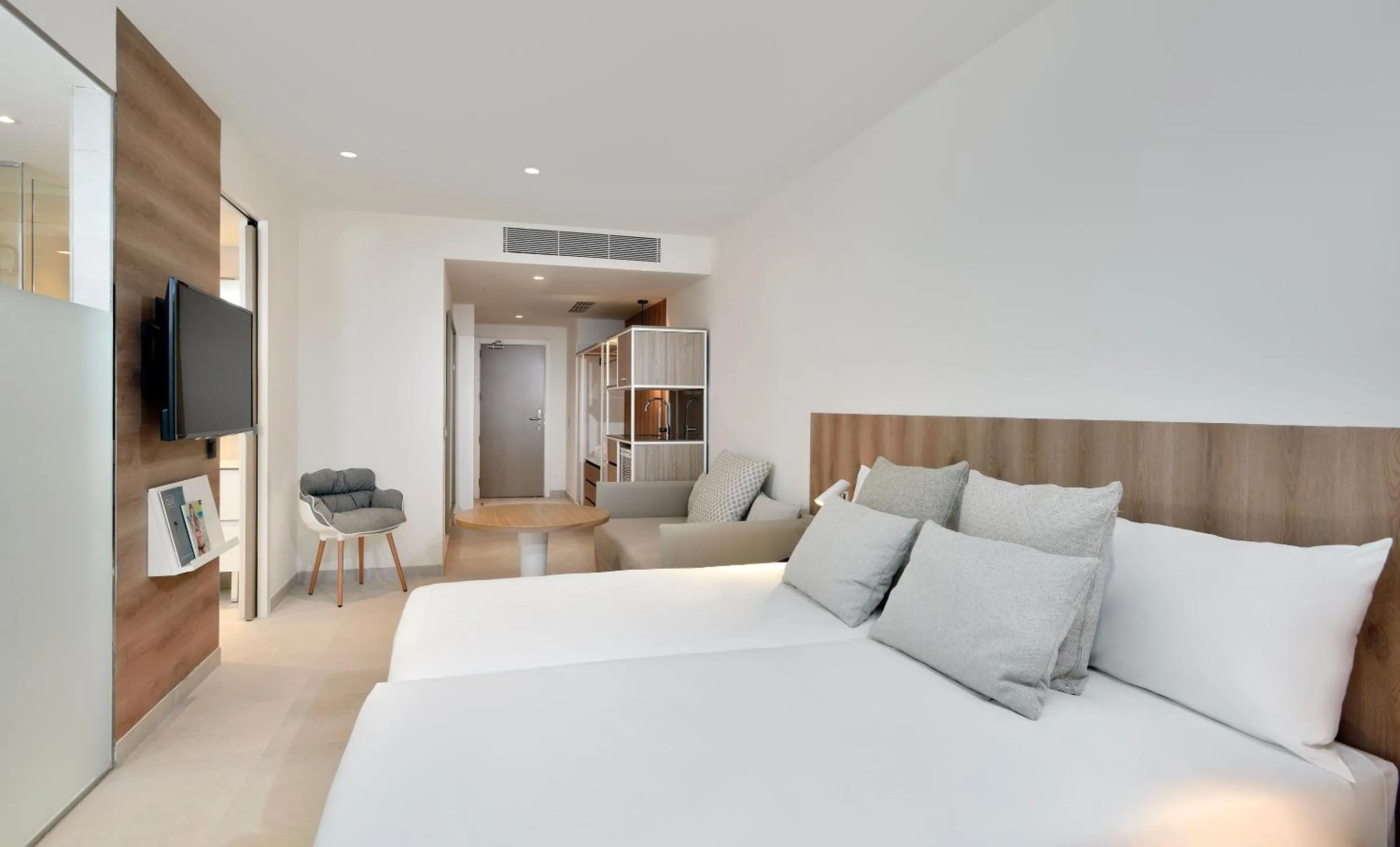 Bedroom, Bed in INNSiDE by Meliá Calviá Beach