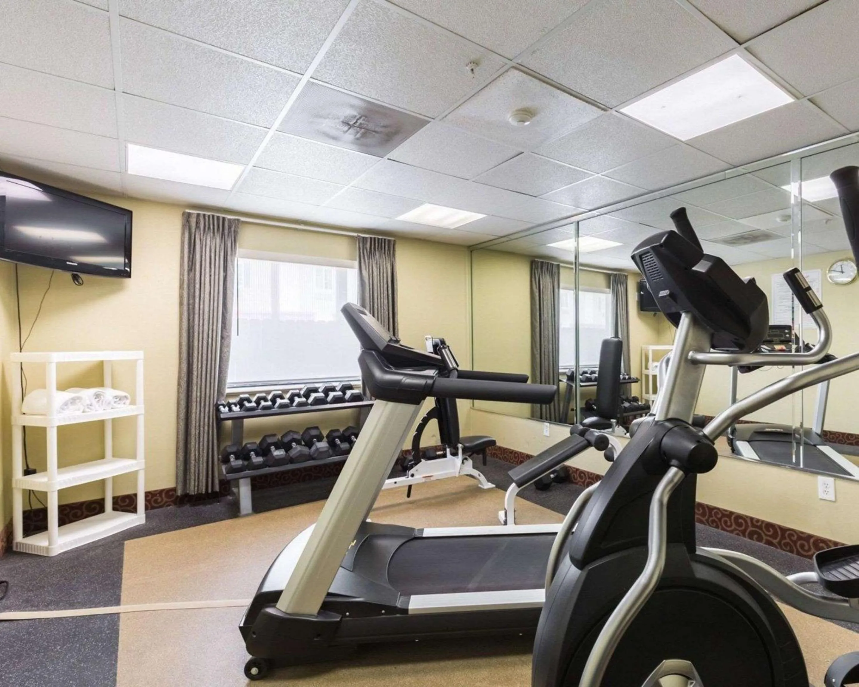 Fitness centre/facilities in Econo Lodge Inn & Suites East Houston I-10