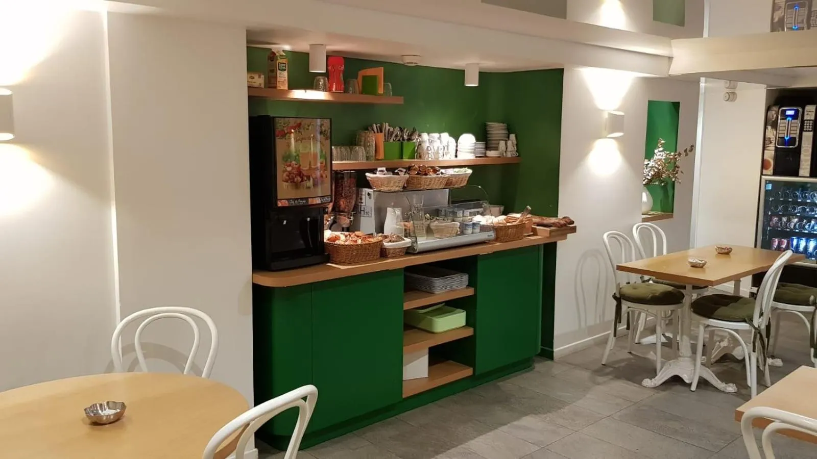 Buffet breakfast in Hôtel Sunny