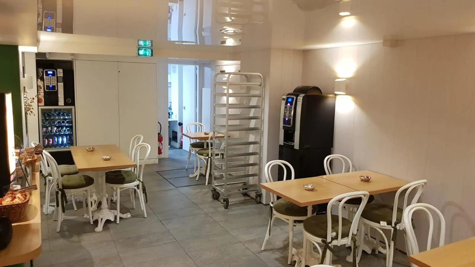 Breakfast in Hôtel Sunny