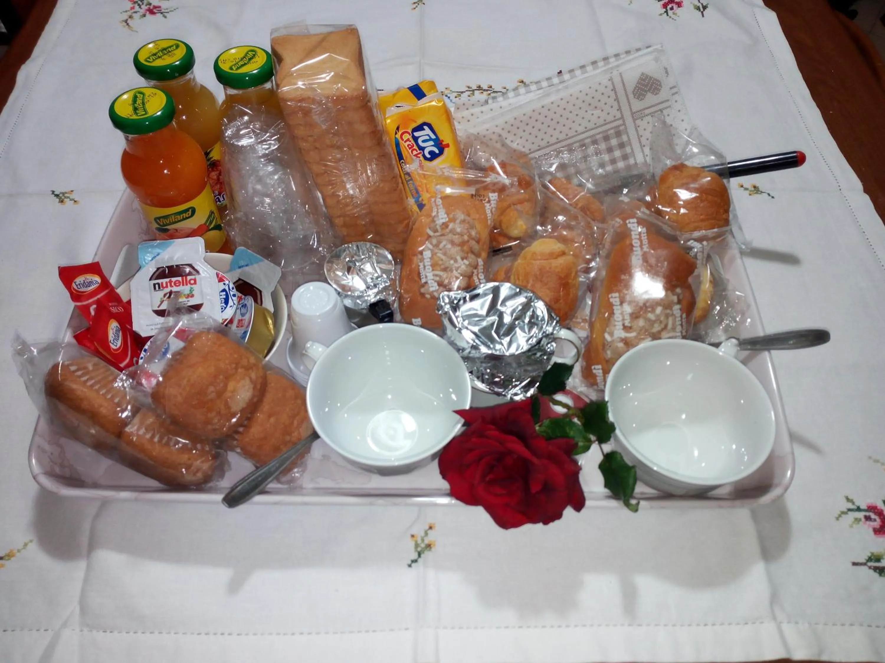 Breakfast in Green Garden