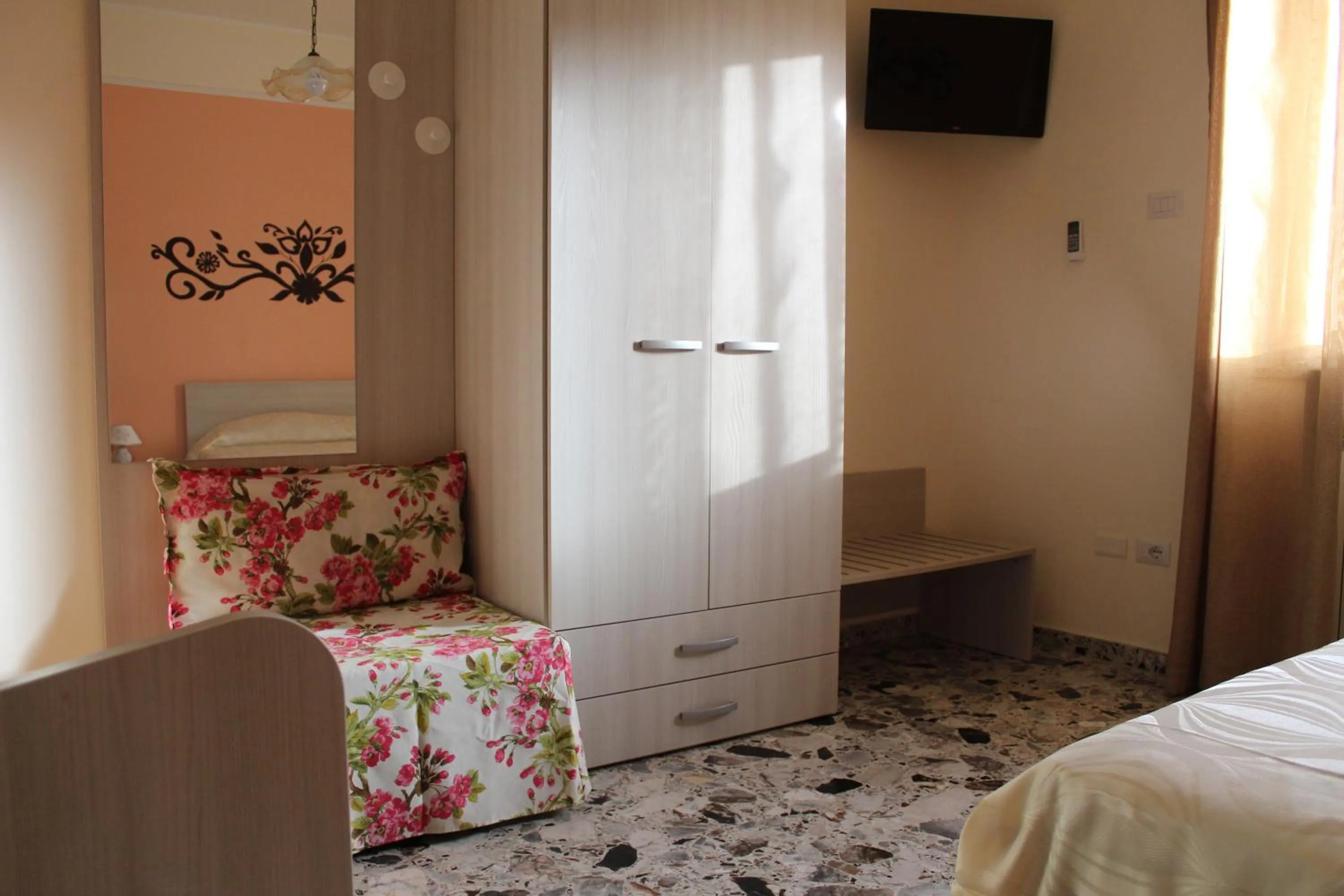 TV and multimedia, Bed in Green Garden