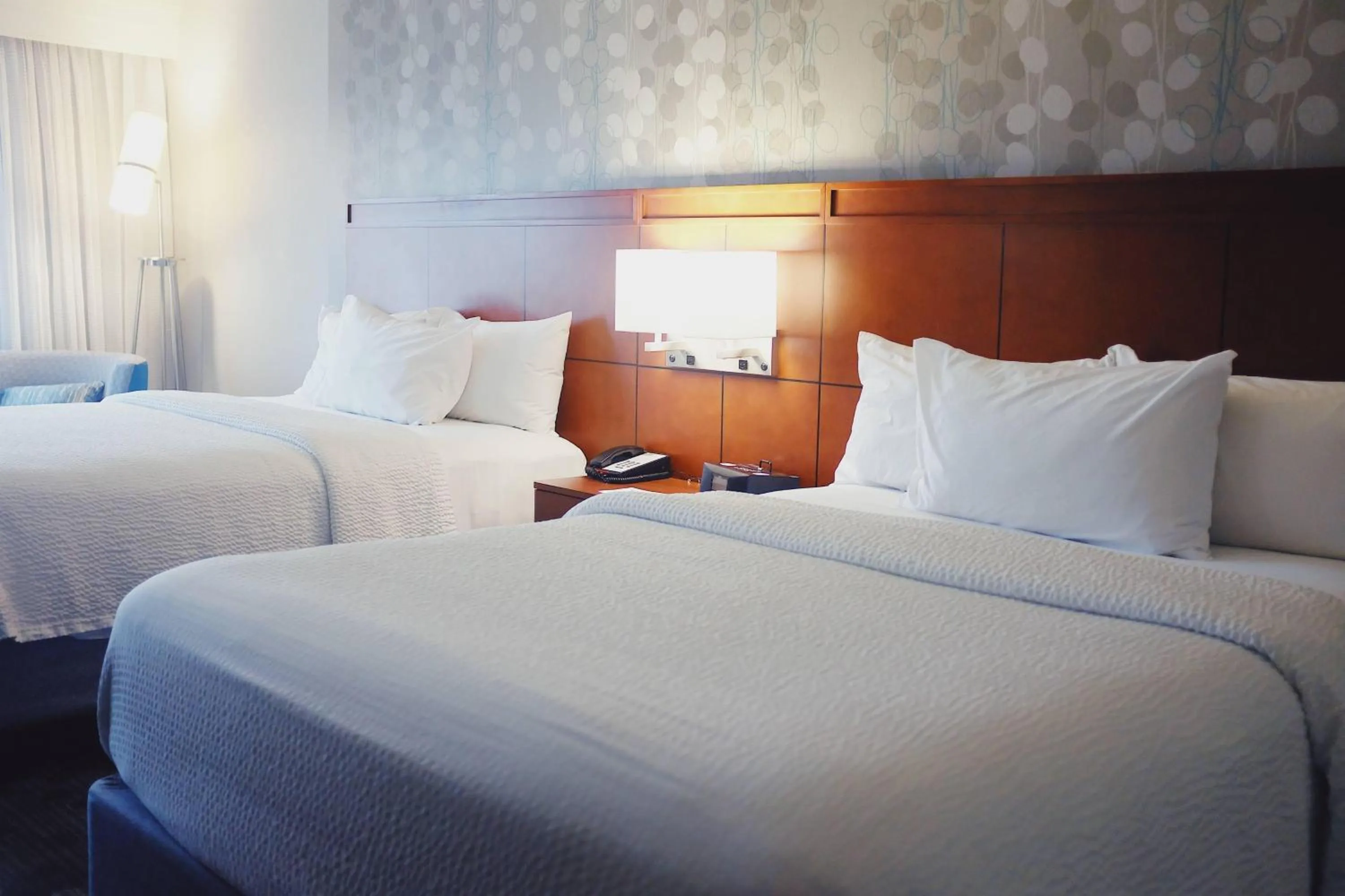 Photo of the whole room, Bed in Courtyard by Marriott Owensboro