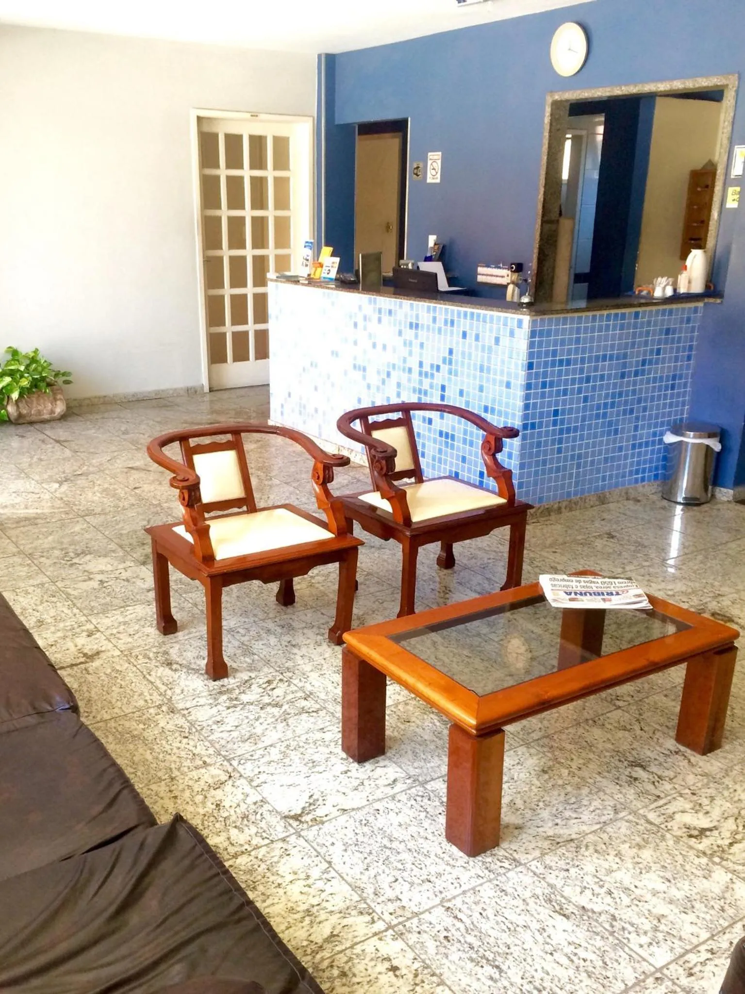 Communal lounge/ TV room in Hotel Marlin Azul