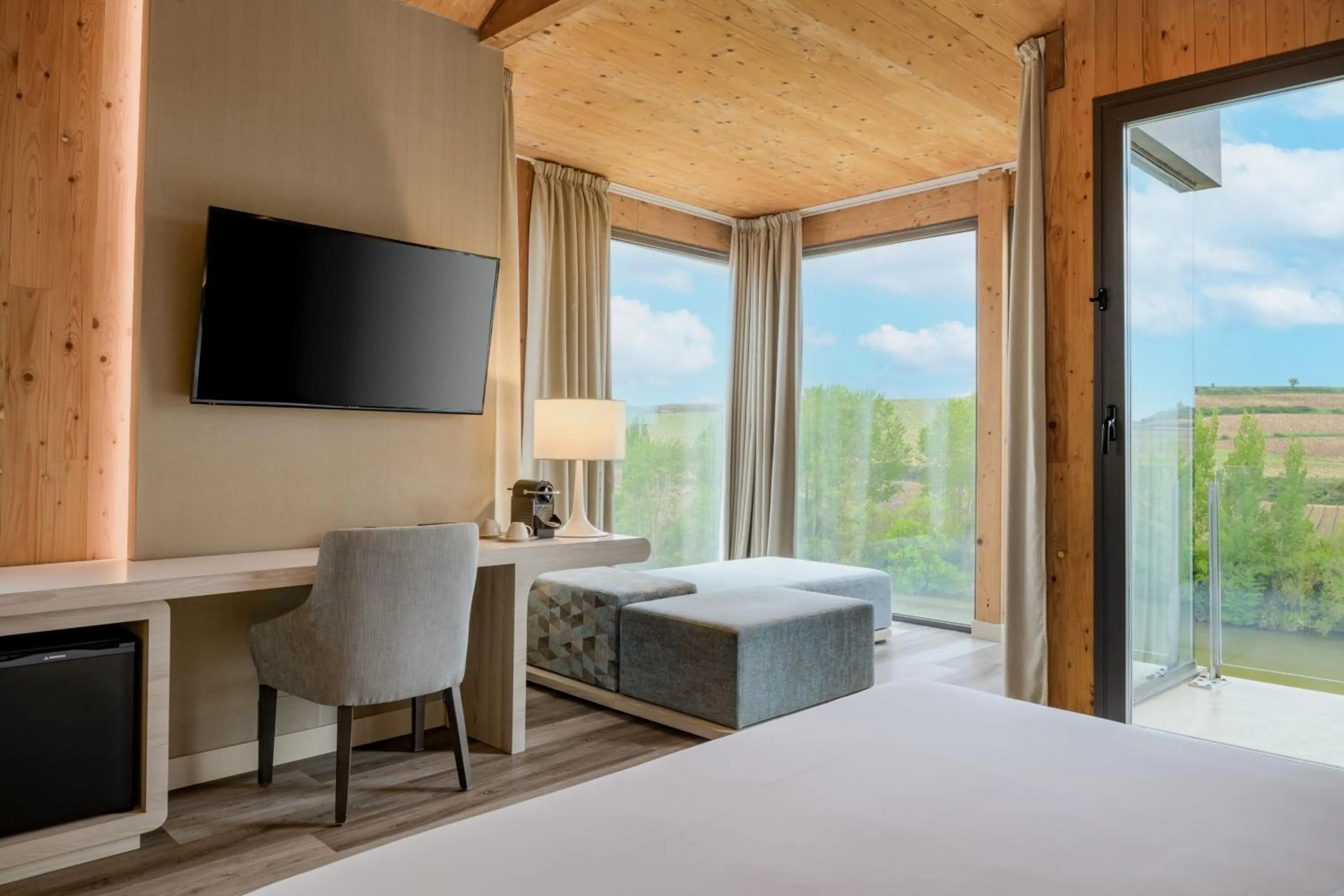 Photo of the whole room, Bed in Palacio Tondón, La Rioja Brinas, Autograph Collection