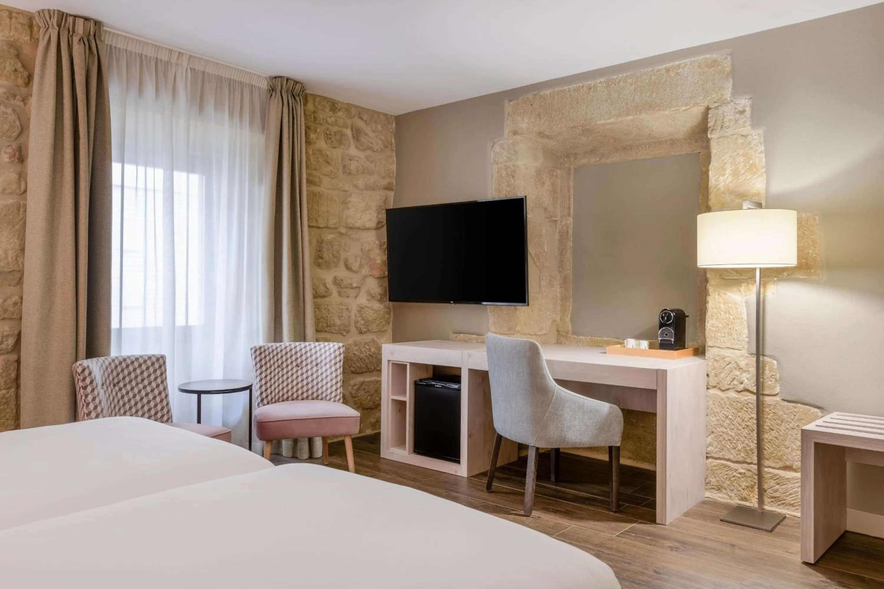 Photo of the whole room, Bed in Palacio Tondón, La Rioja Brinas, Autograph Collection