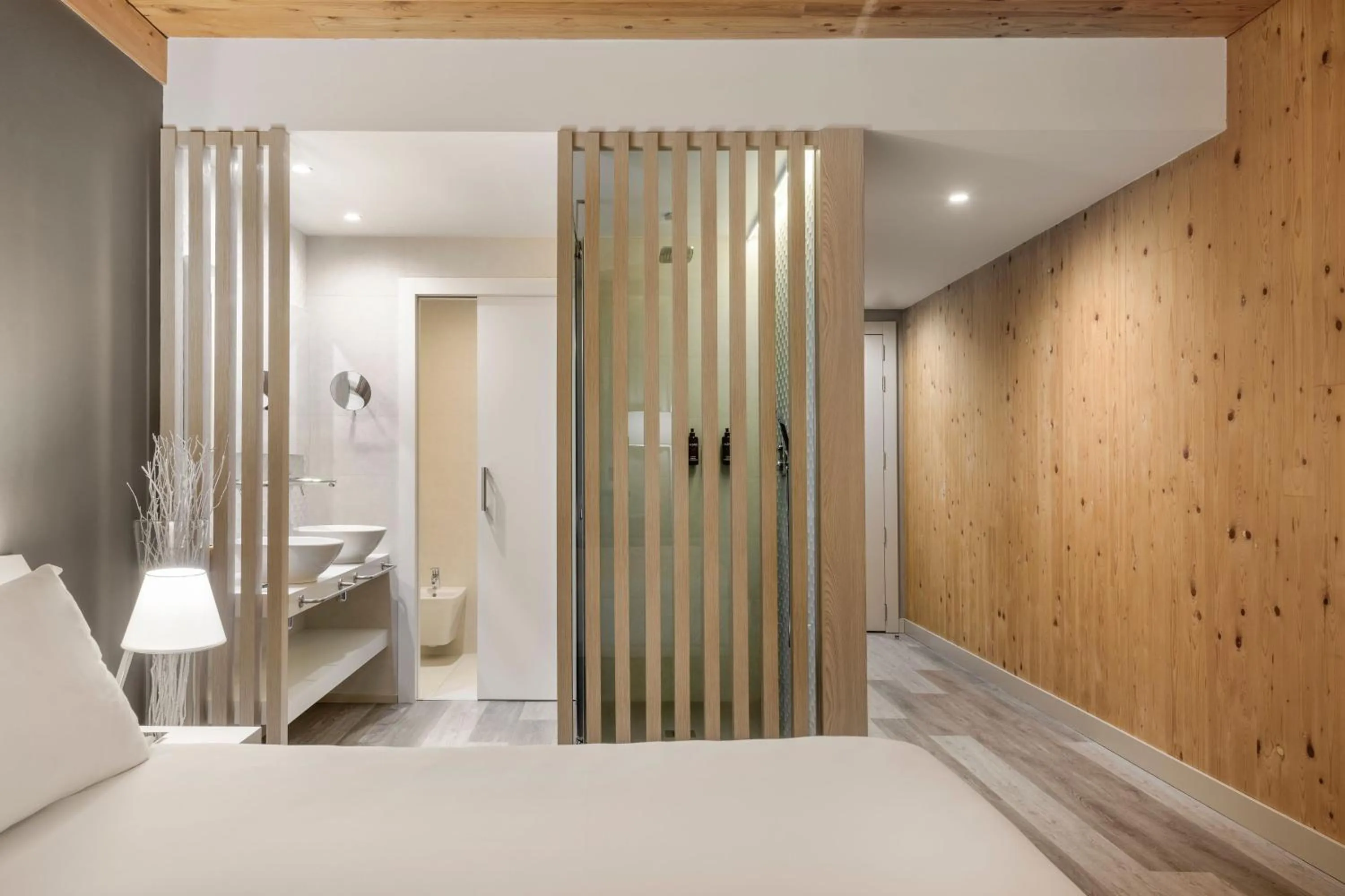 Photo of the whole room, Bed in Palacio Tondón, La Rioja Brinas, Autograph Collection