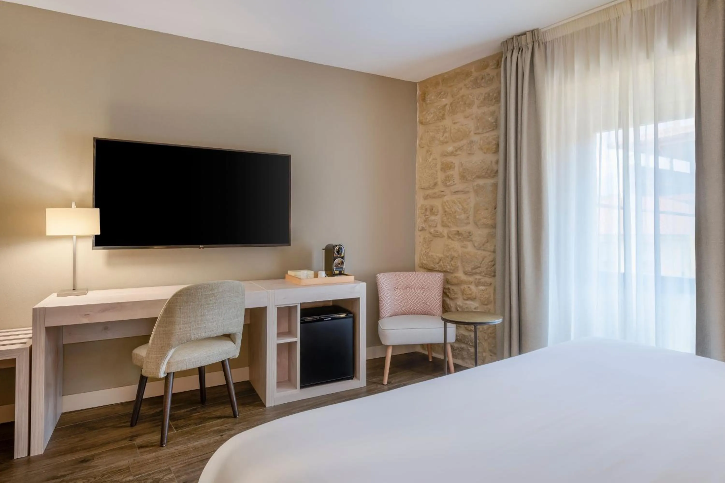 Photo of the whole room, Bed in Palacio Tondón, La Rioja Brinas, Autograph Collection