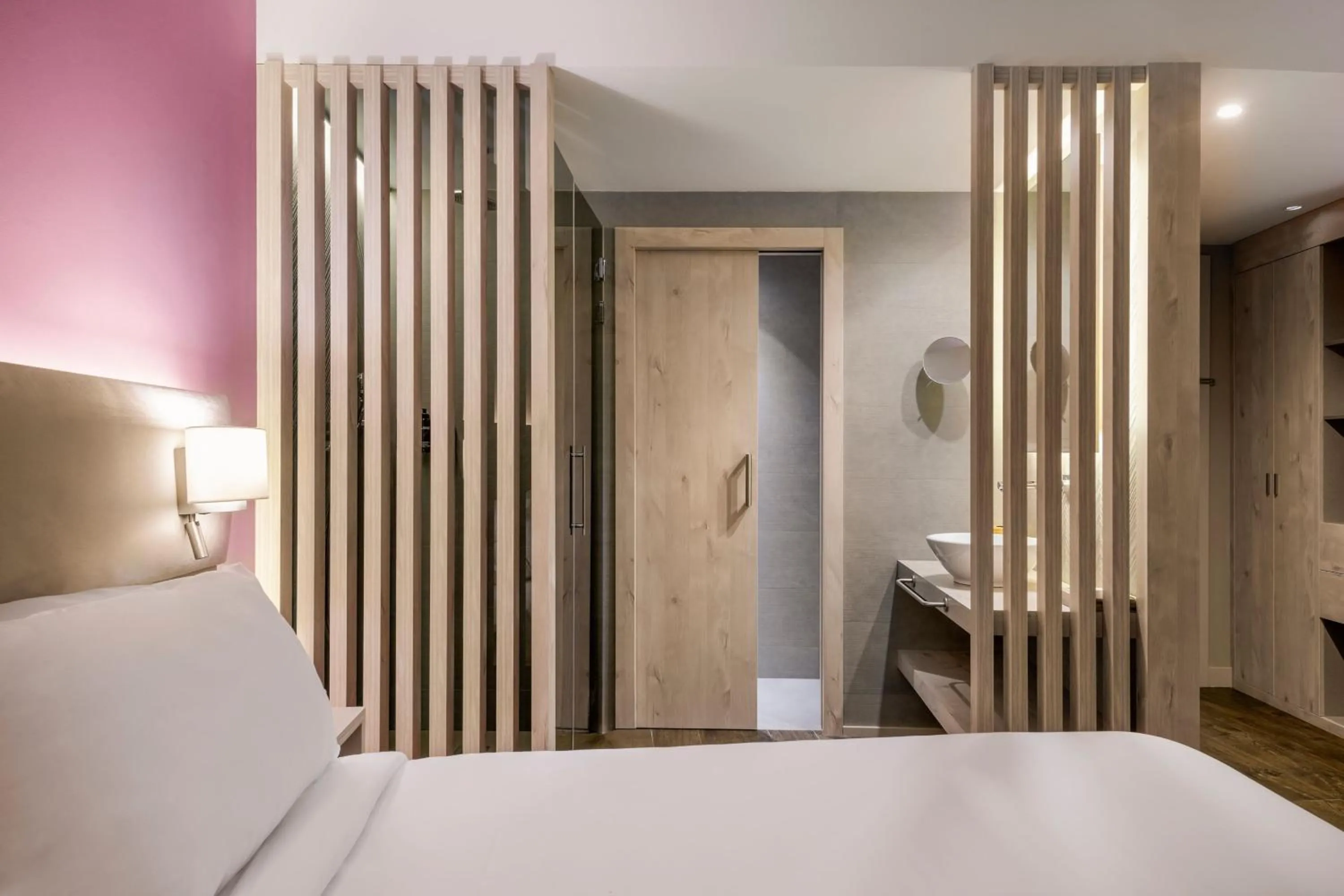 Photo of the whole room, Bed in Palacio Tondón, La Rioja Brinas, Autograph Collection