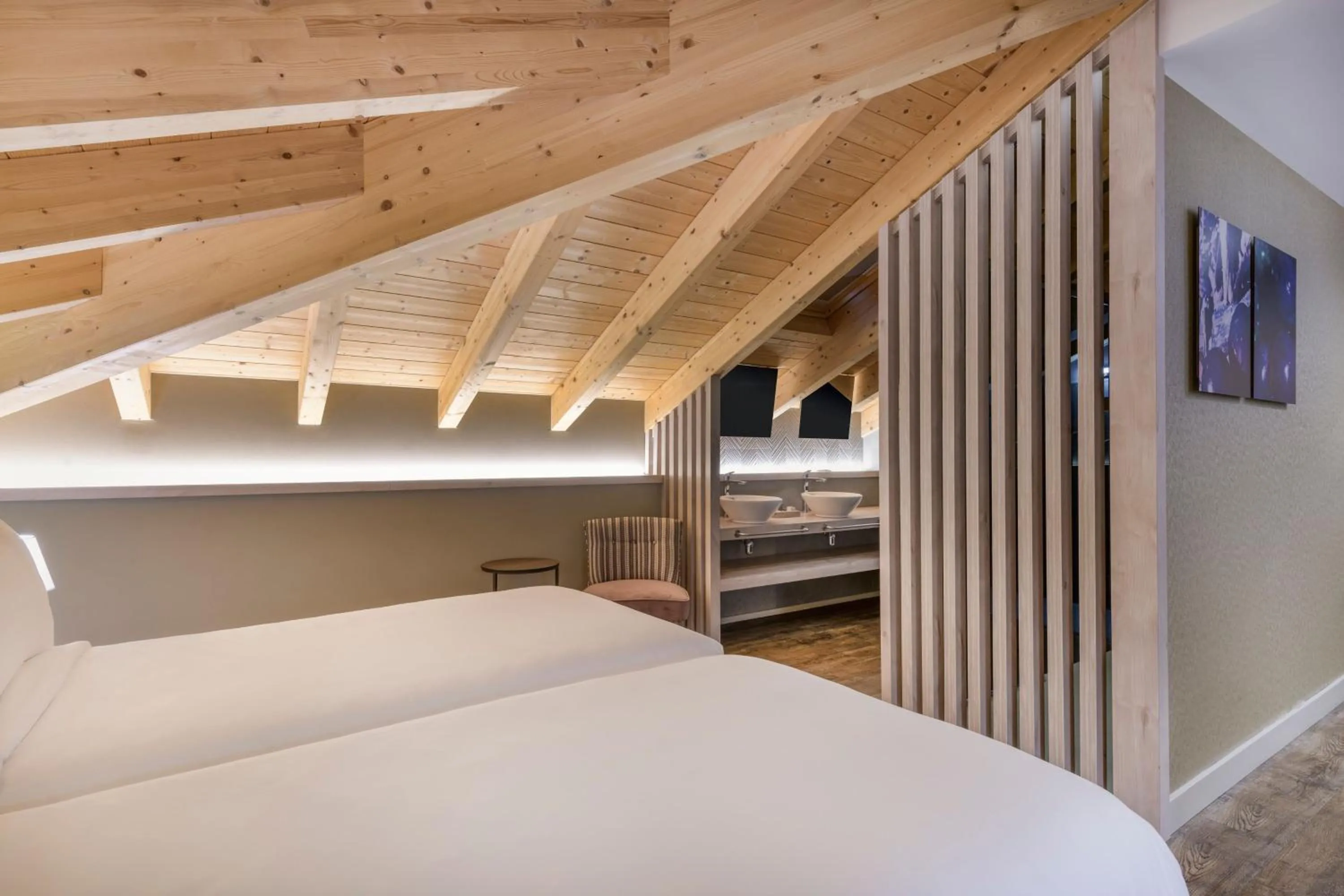 Photo of the whole room, Bed in Palacio Tondón, La Rioja Brinas, Autograph Collection