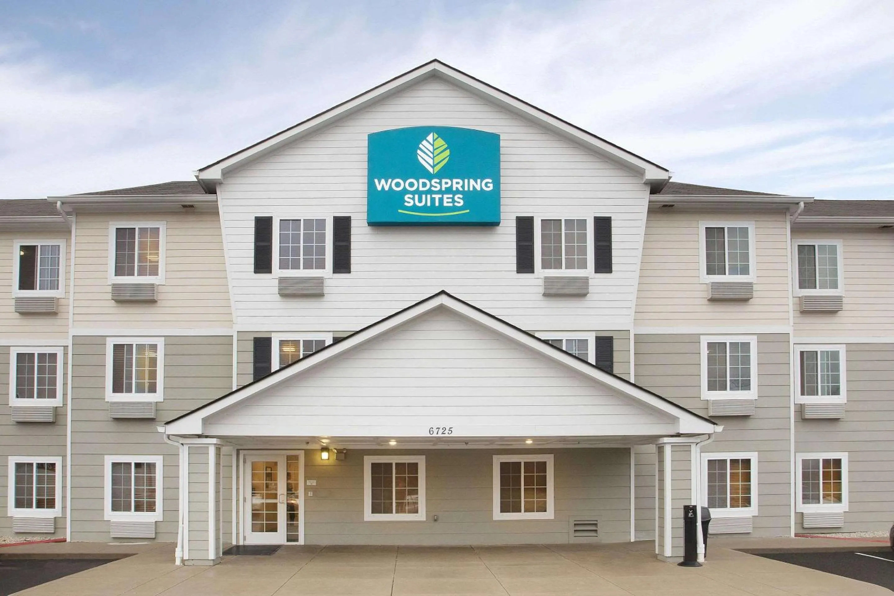Property building in WoodSpring Suites Cincinnati Fairfield