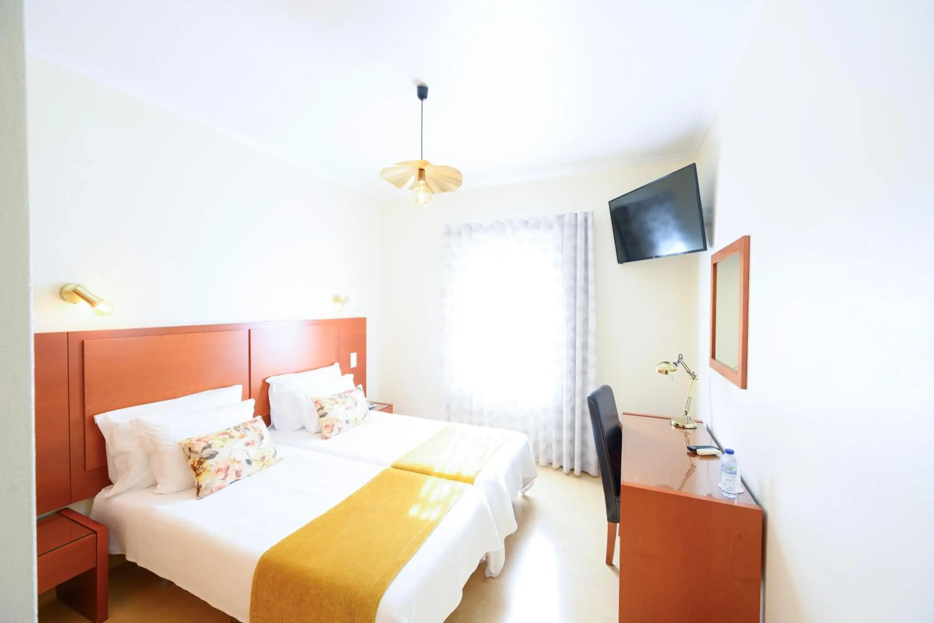 Twin Room with Private Bathroom - single occupancy in Hospedaria Recomeçar Twin Room with Private Bathroom - single occupancy in Hospedaria Recomeçar