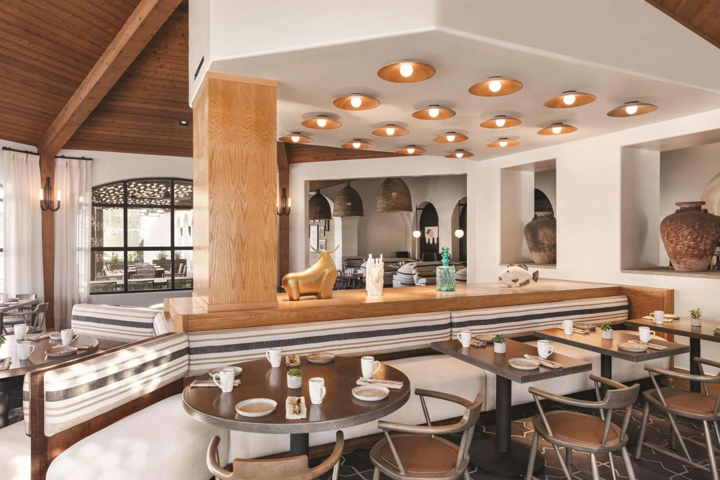 Restaurant/places to eat in Zachari Dunes on Mandalay Beach, Curio Collection by Hilton