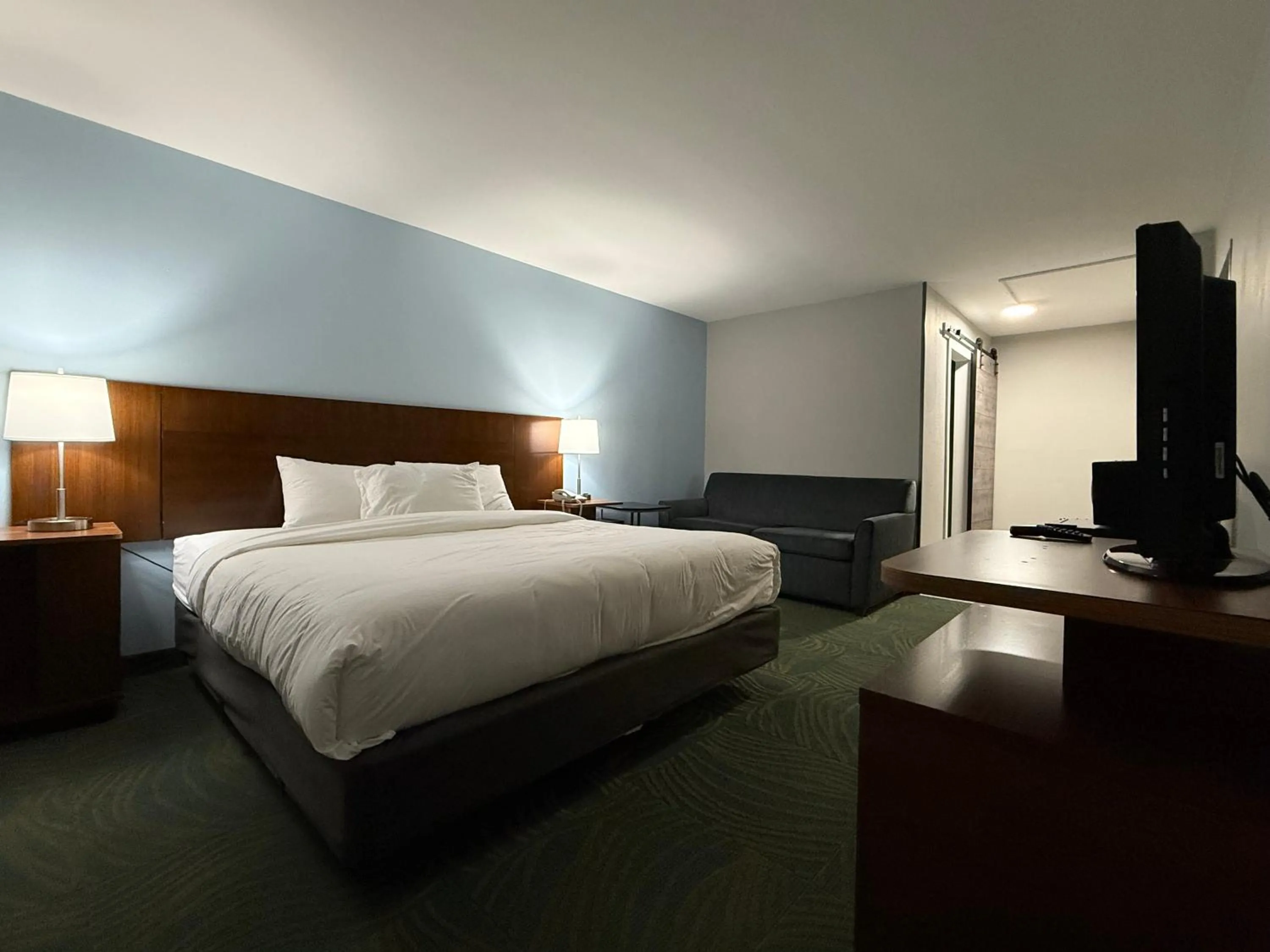 Bedroom, Bed in Silver Beach Hotel