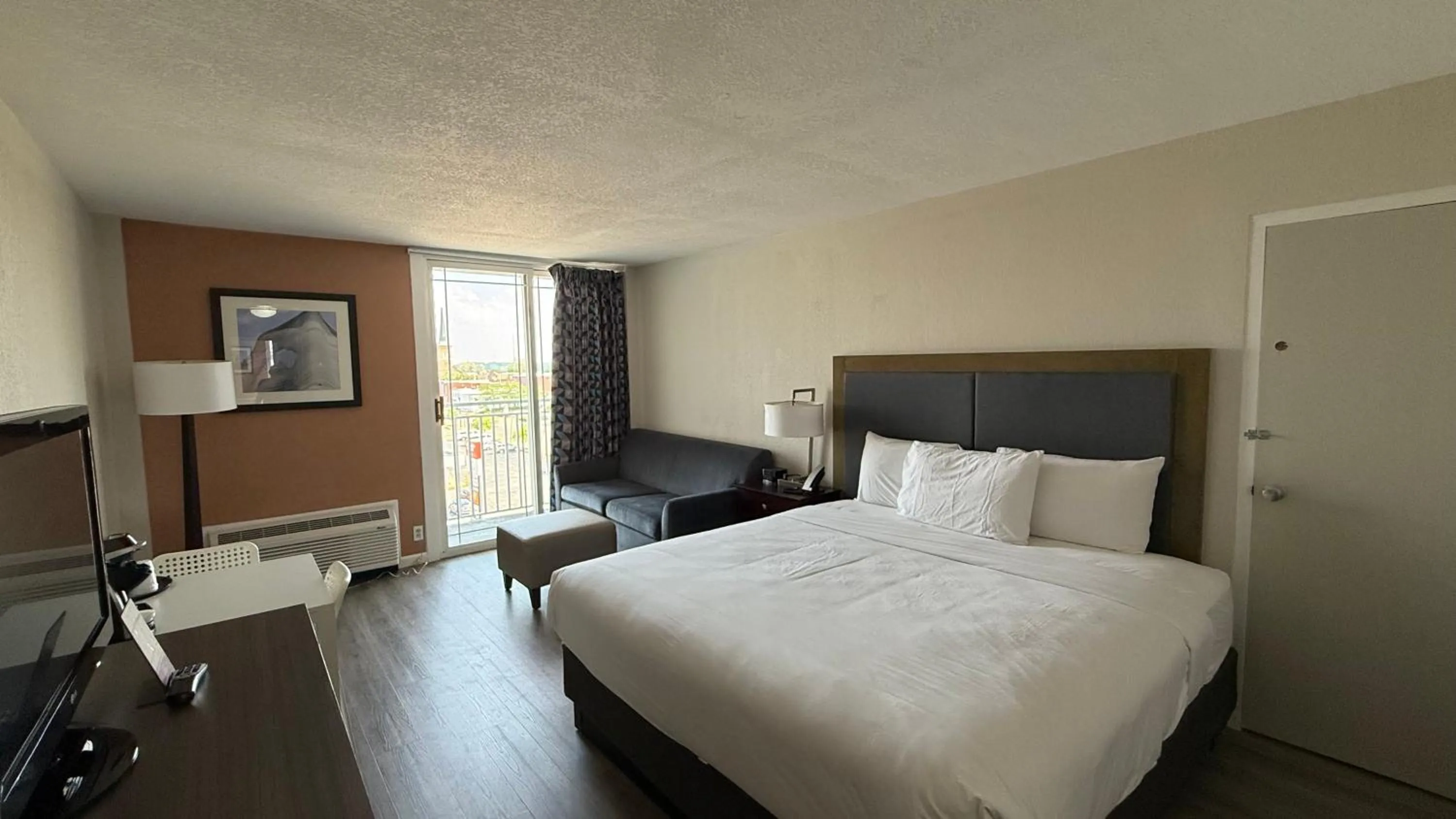 Bedroom, Bed in Silver Beach Hotel