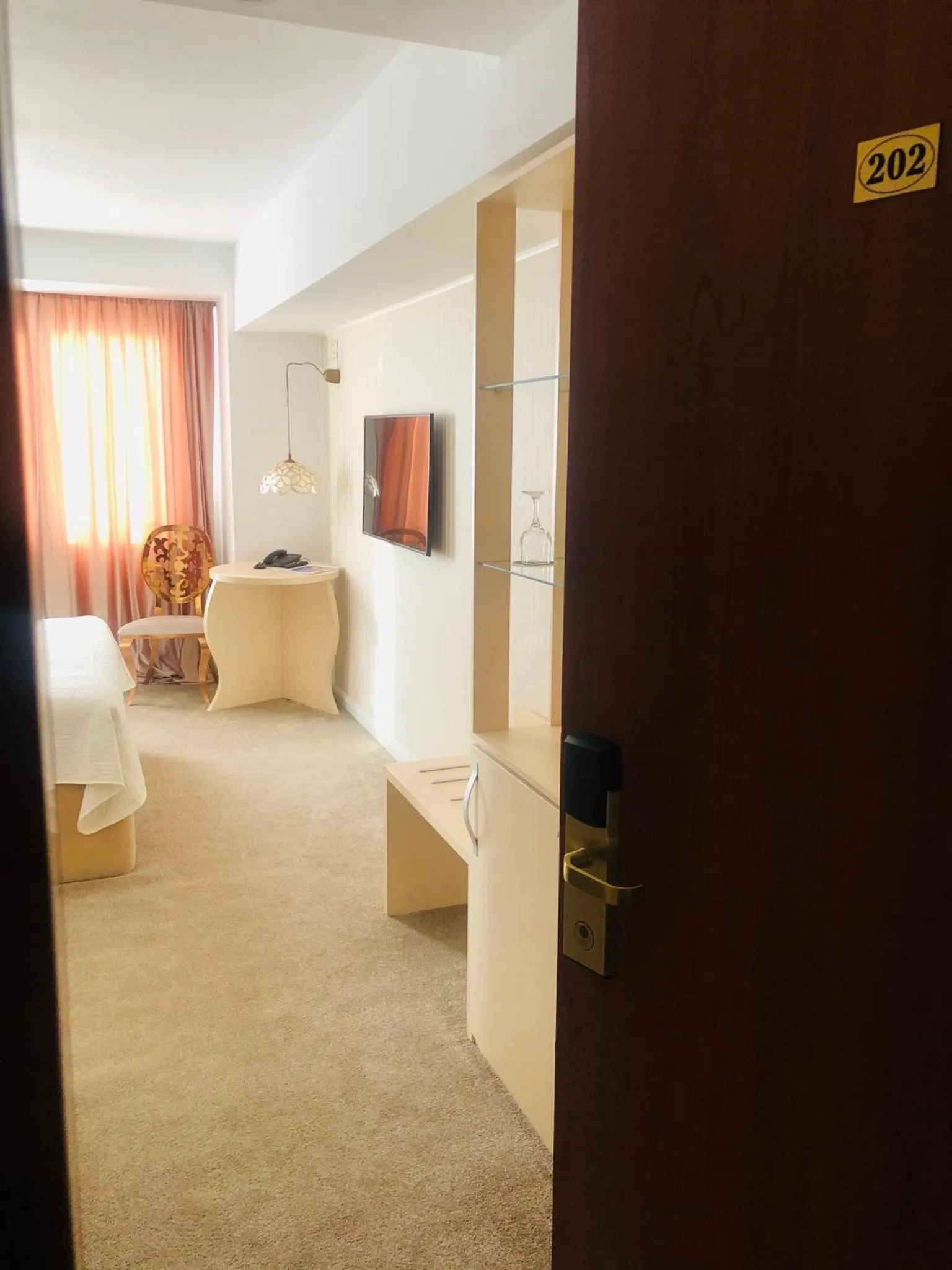 TV and multimedia, Bed in Hotel Plaza