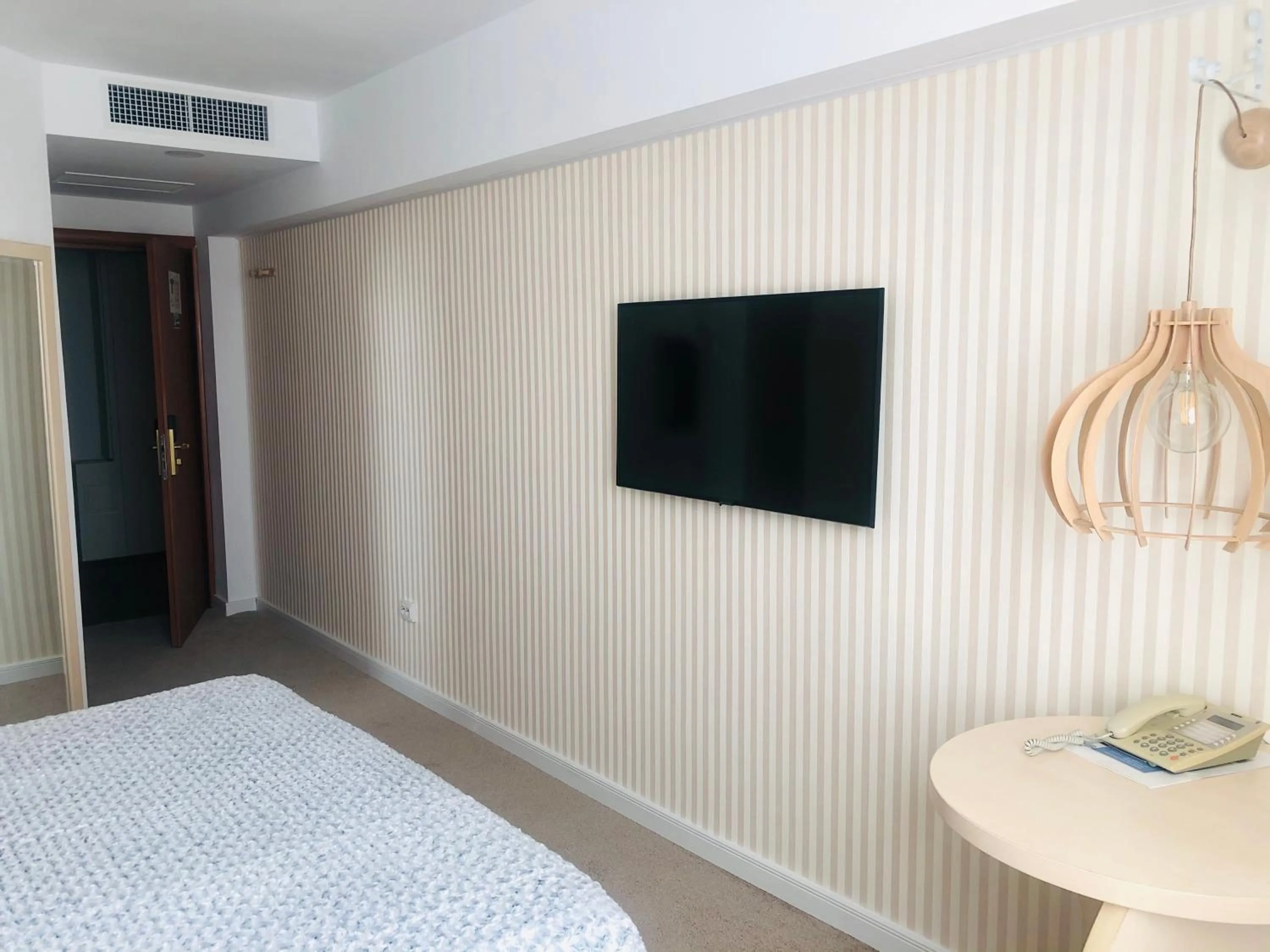 TV and multimedia, Bed in Hotel Plaza