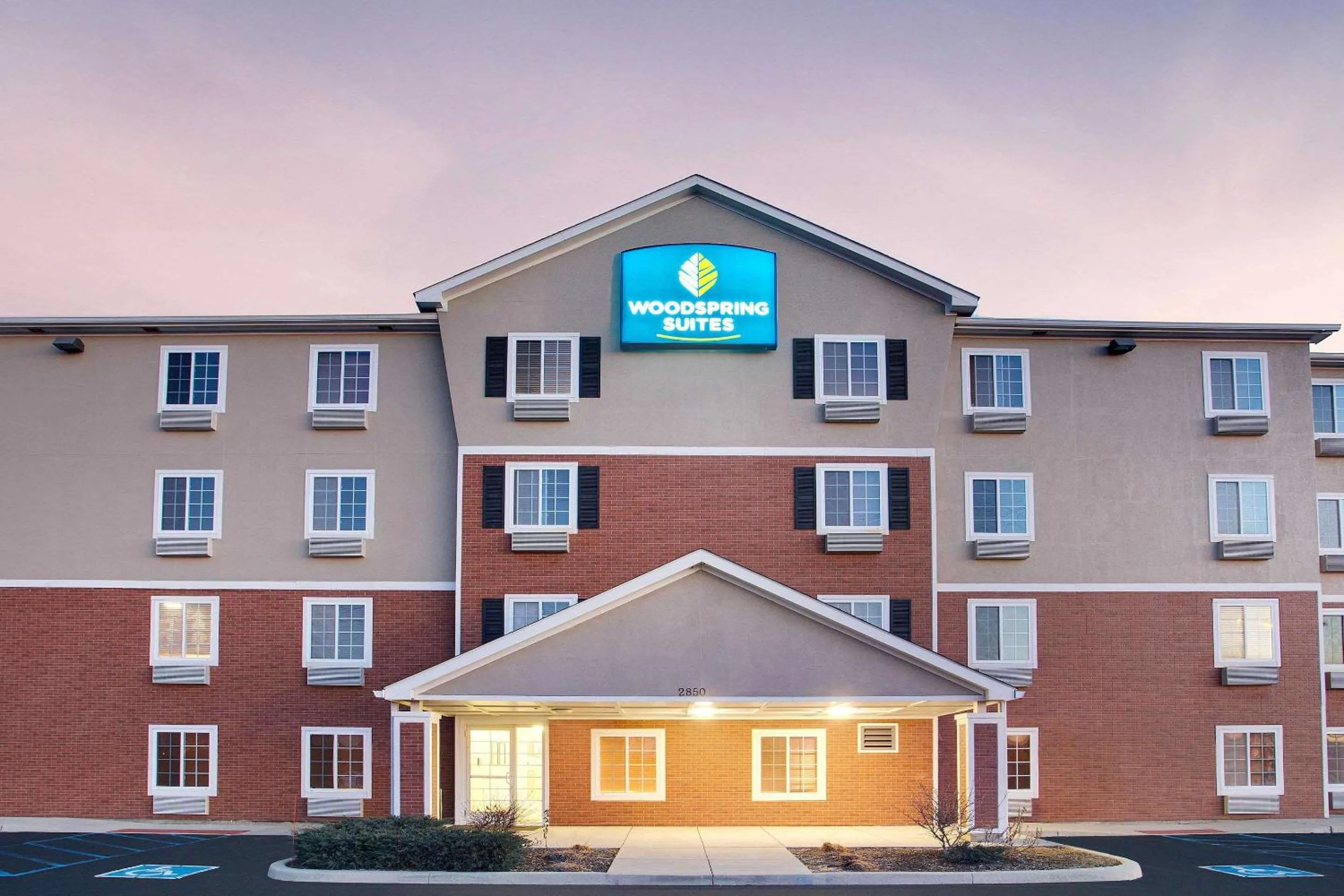 Property building in WoodSpring Suites Fort Wayne